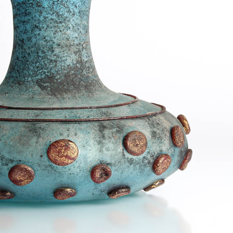 Detail a: Vase, Ermanno Nason, Murano, 1963-1972, blaues Glas mit Bändern und Tupfen appliziert, Oberflächenbehandlung in scavo Technik, H. ca. 20cm