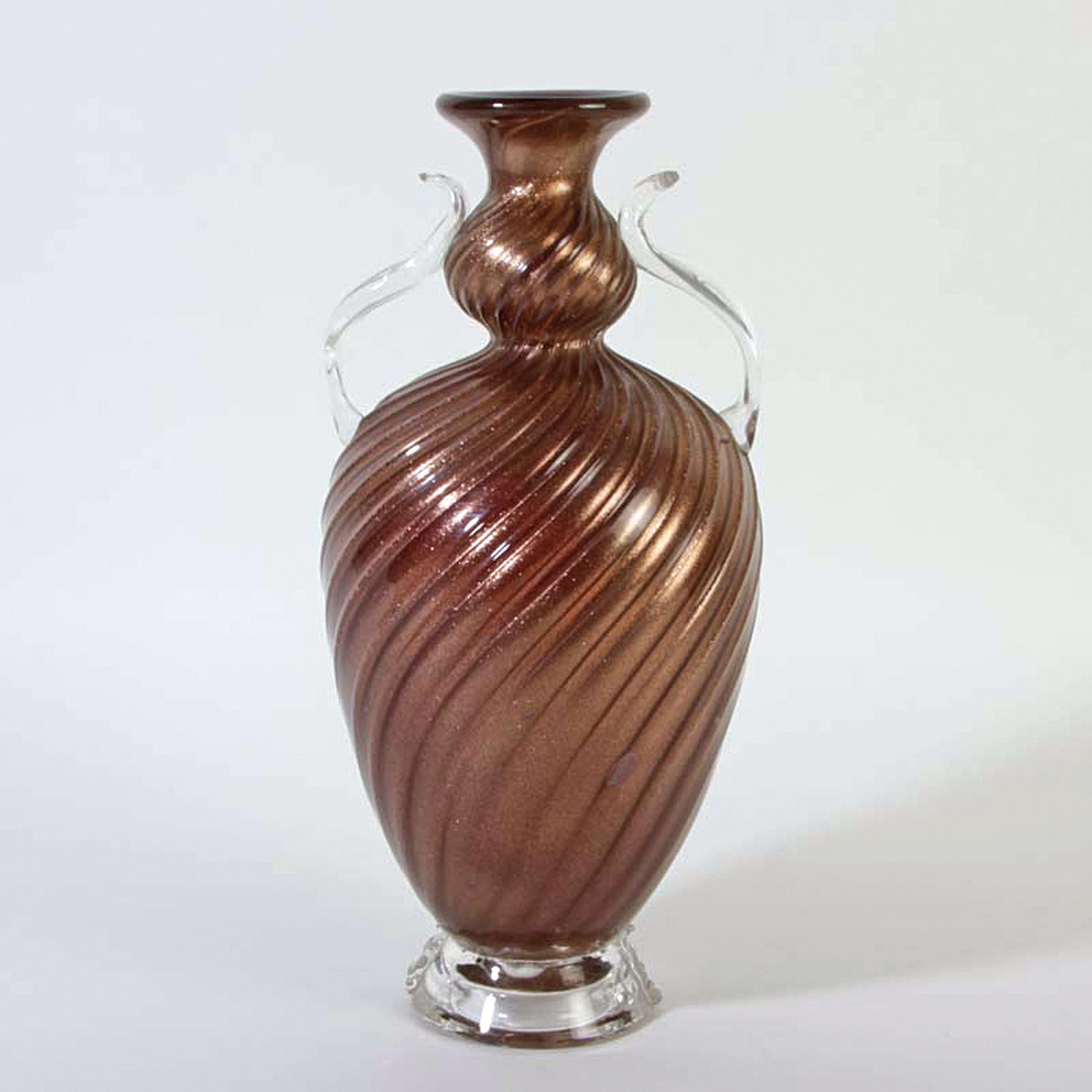 Detail a: Doppelhenkelvase, wohl Ercole Barovier, Murano, farbloses Glas mit sog. Aventurin- Einshcmelzung, in sich gedreht, H. ca. 28cm