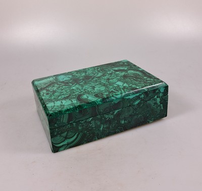 Image 26886464 - Deckeldose aus Malachit, neuzeitlich, ca. 5.5x15.5x10.5cm, Wandstärke 0.5cm