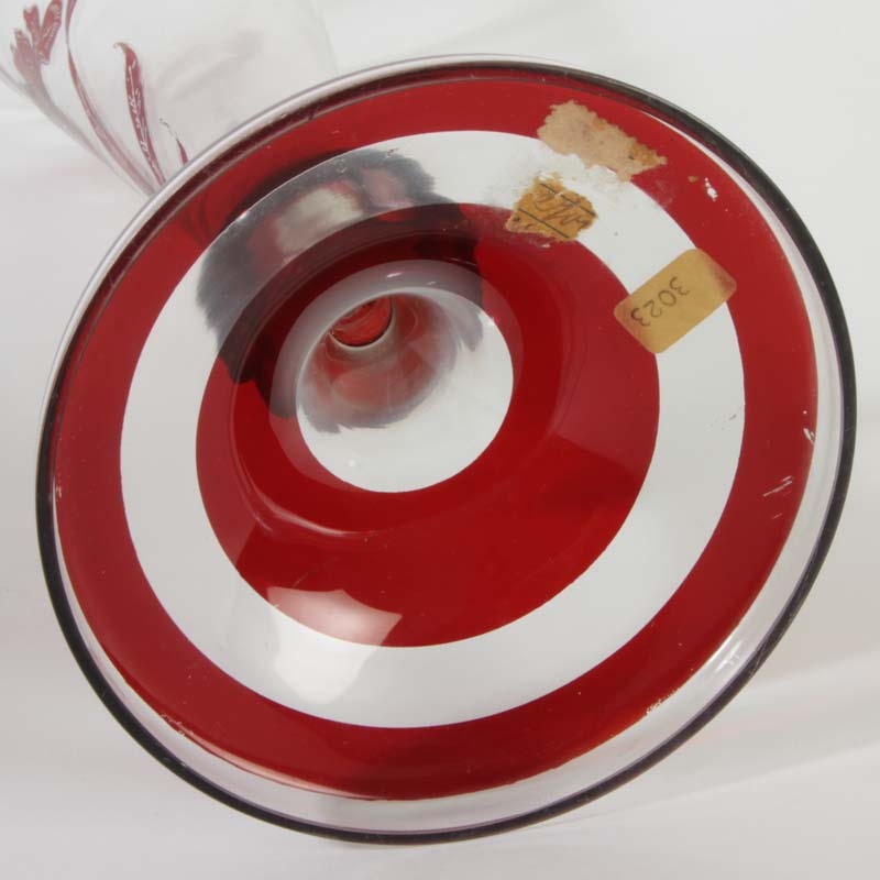 Detail h: Paar Trichtervasen, Böhmen, um 1900, Jugendstil, farbloses Glas, rubiniert, geschliffener Dekor von Schwertlilien, H. ca. 34cm, Goldrand berieben
