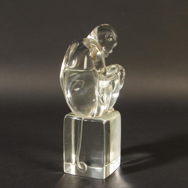 Detail b: Glasskulptur von Ermanno Nason, für Cenedese Murano, 1963-1972, Affe mit Affenbaby, farbloses Glas mundgeblasen, H. ca. 19cm