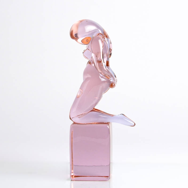 Detail b: Glasskulptur von Ermann Nason, für Cenedese Murano, um 1963-72, sog. Aventuringlas, knieender weiblicher Akt, H. ca. 24cm