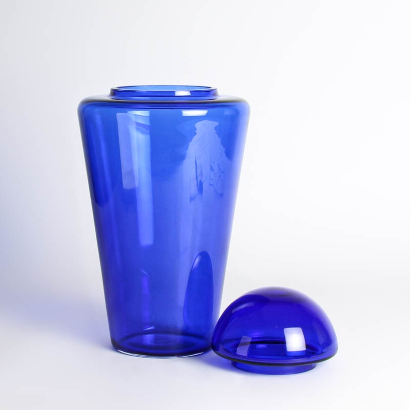 Detail b: Große Deckelvase, Cenedese Murano, 1980er Jahre, mundgeblasenes blaues Glas, H. ca. 37cm