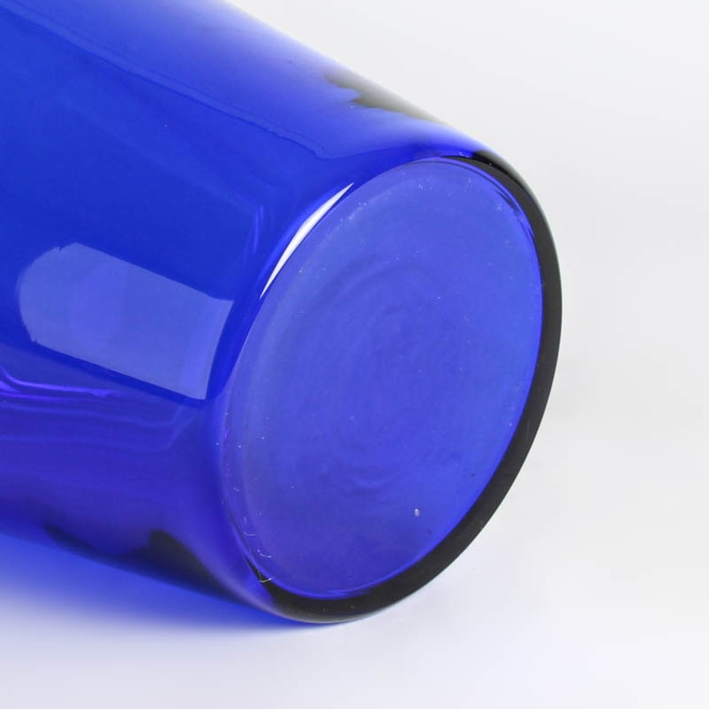 Detail d: Große Deckelvase, Cenedese Murano, 1980er Jahre, mundgeblasenes blaues Glas, H. ca. 37cm