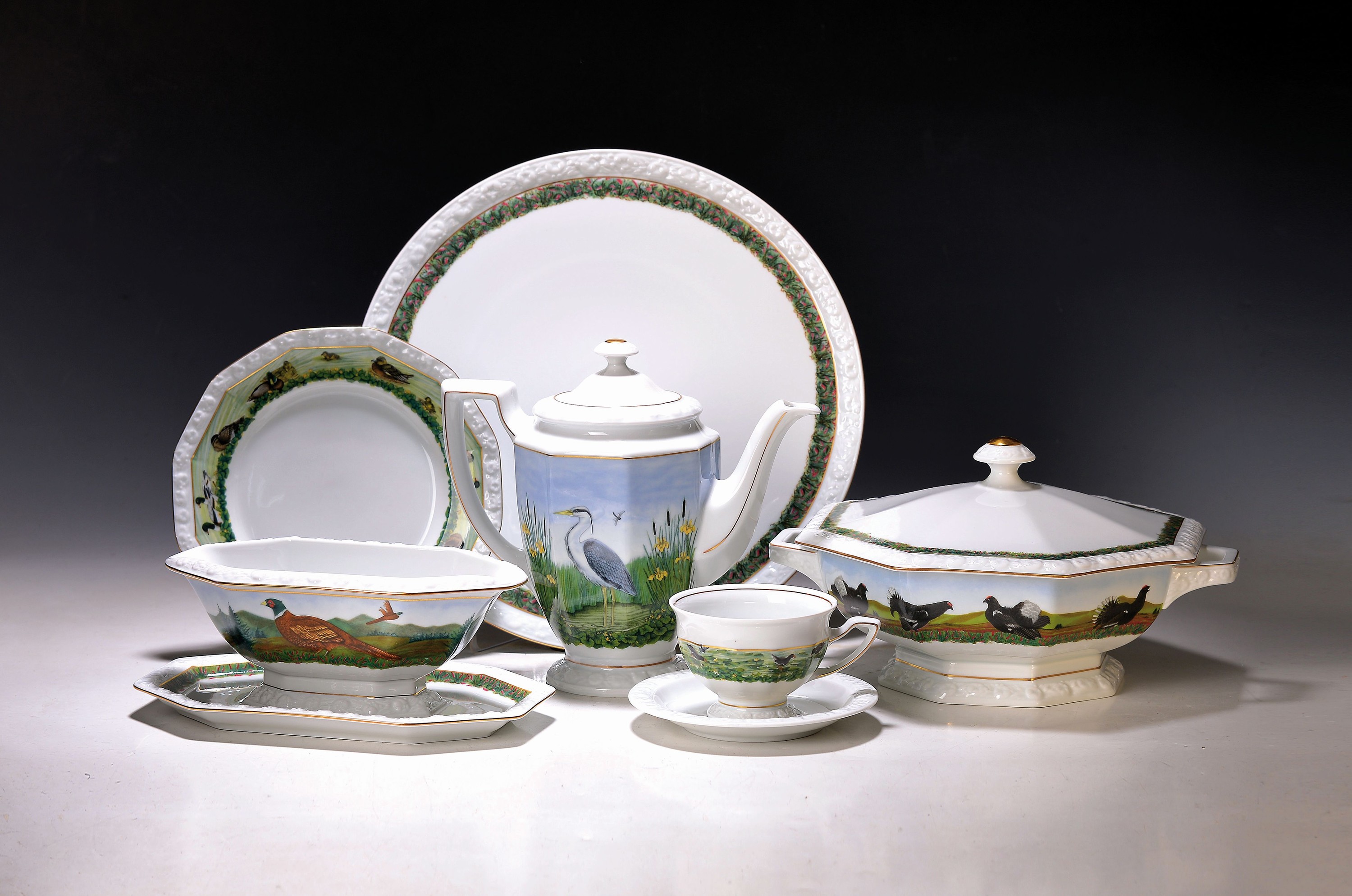 Tafelservice, Rosenthal "Animal Life", Maria, 2. Hälfte 20. Jh., teilweise mit Jubiläumsmarke 75 Jahre "Maria 1916-1991, best. aus ...