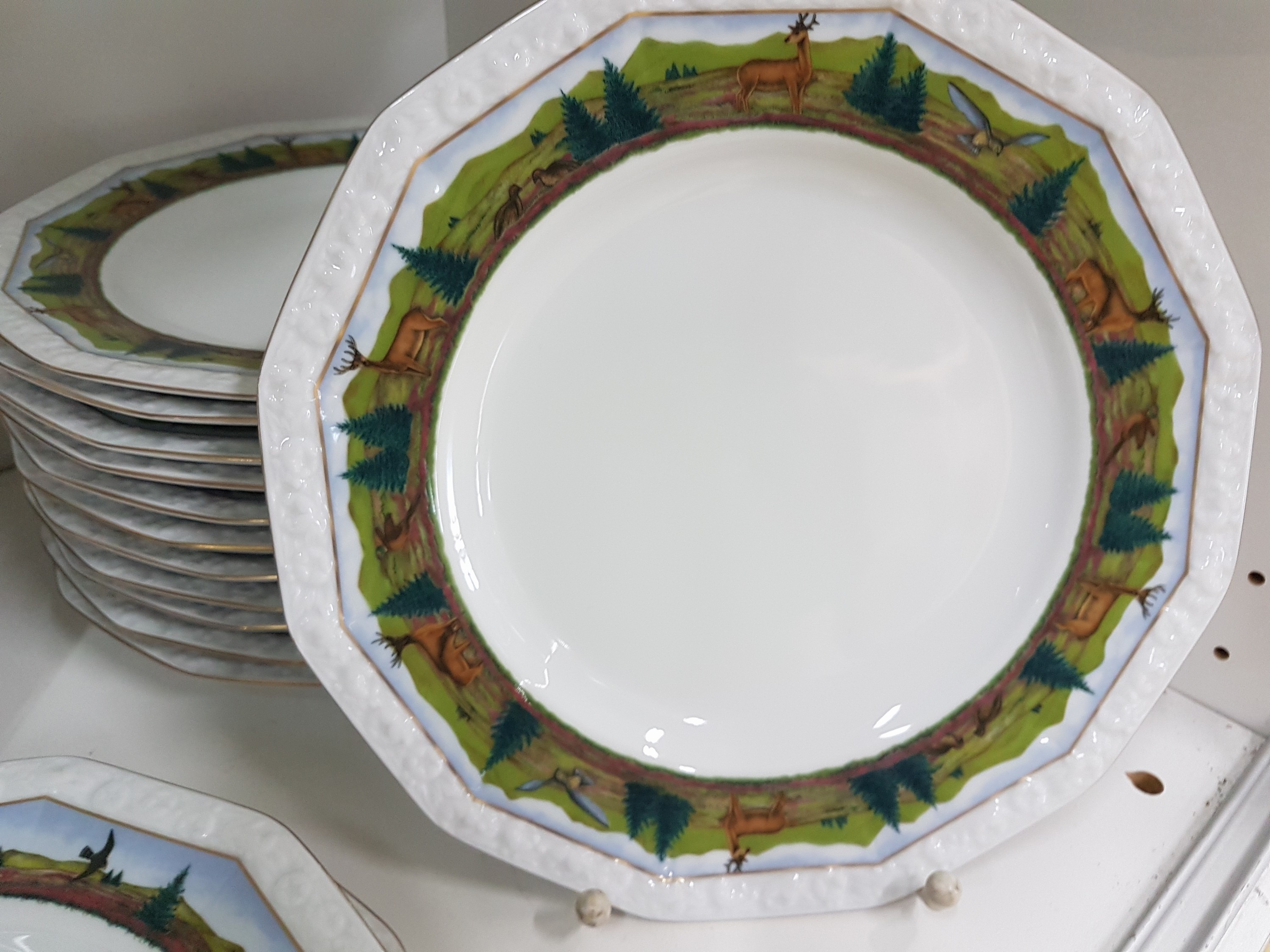 Detail g: Tafelservice, Rosenthal "Animal Life", Maria, 2. Hälfte 20. Jh., teilweise mit Jubiläumsmarke 75 Jahre "Maria 1916-1991, best. aus ...
