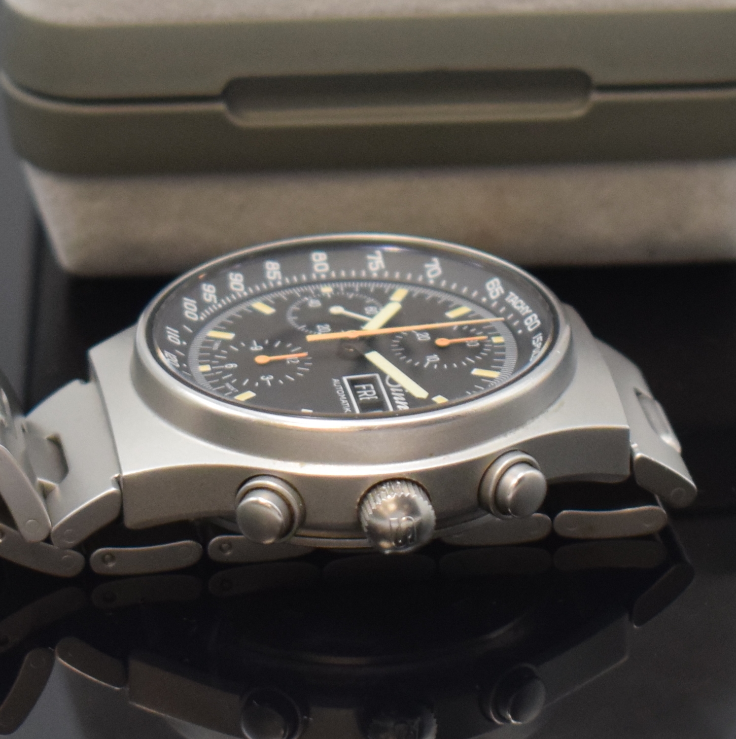 Detail c: SINN Armbandchronograph Referenz 144 in Stahl, Schweiz um 1995, Automatik, beids. vergl. Geh., orig. Gliederband m. Faltschl., Boden u. Krone ...