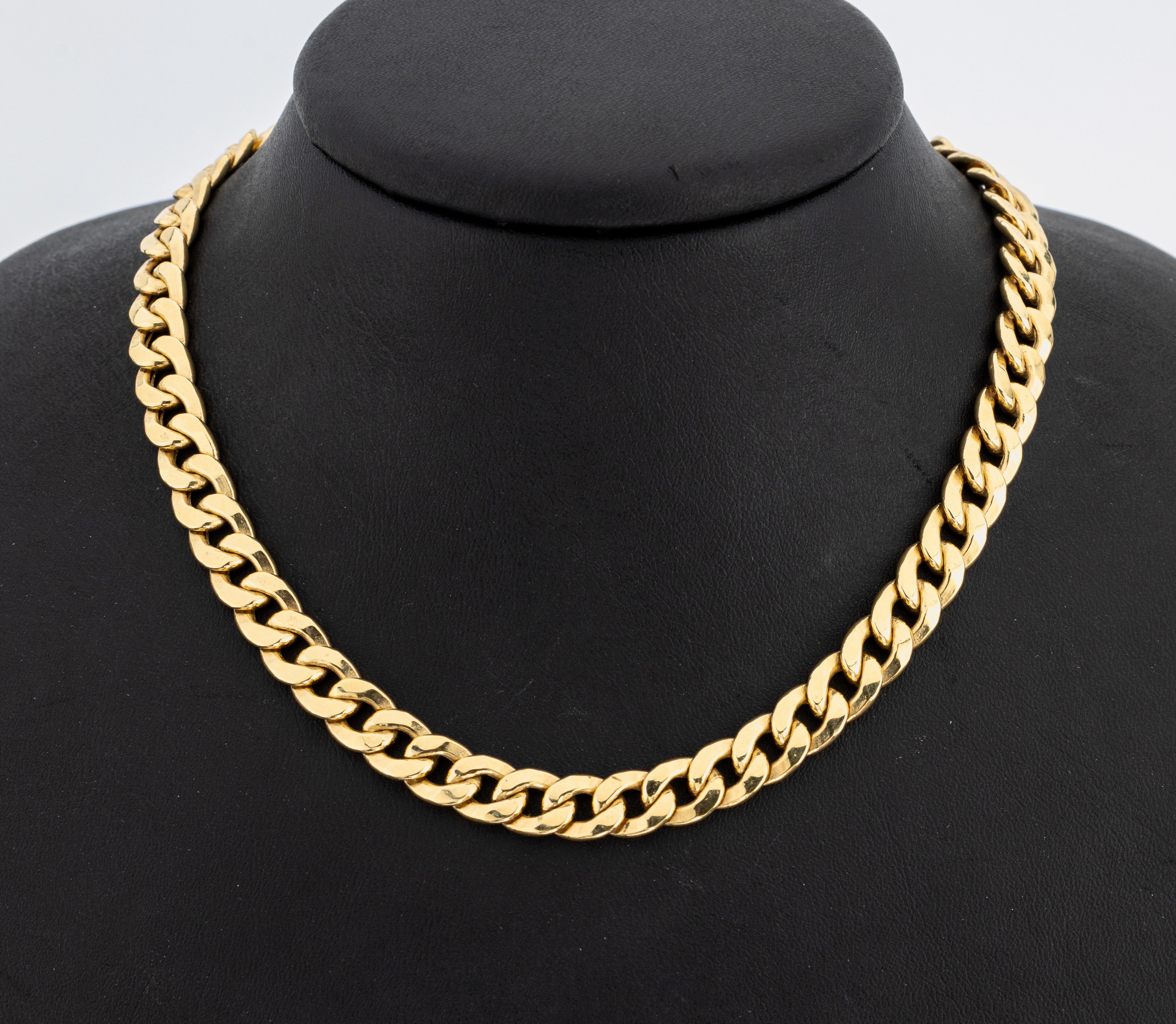 18 kt Gold Collier, GG 750/000, B. ca. 0.8 cm, L. ca. 45 cm, Karabinerschließe, ca. 31.1 g, hohl gearbeitet