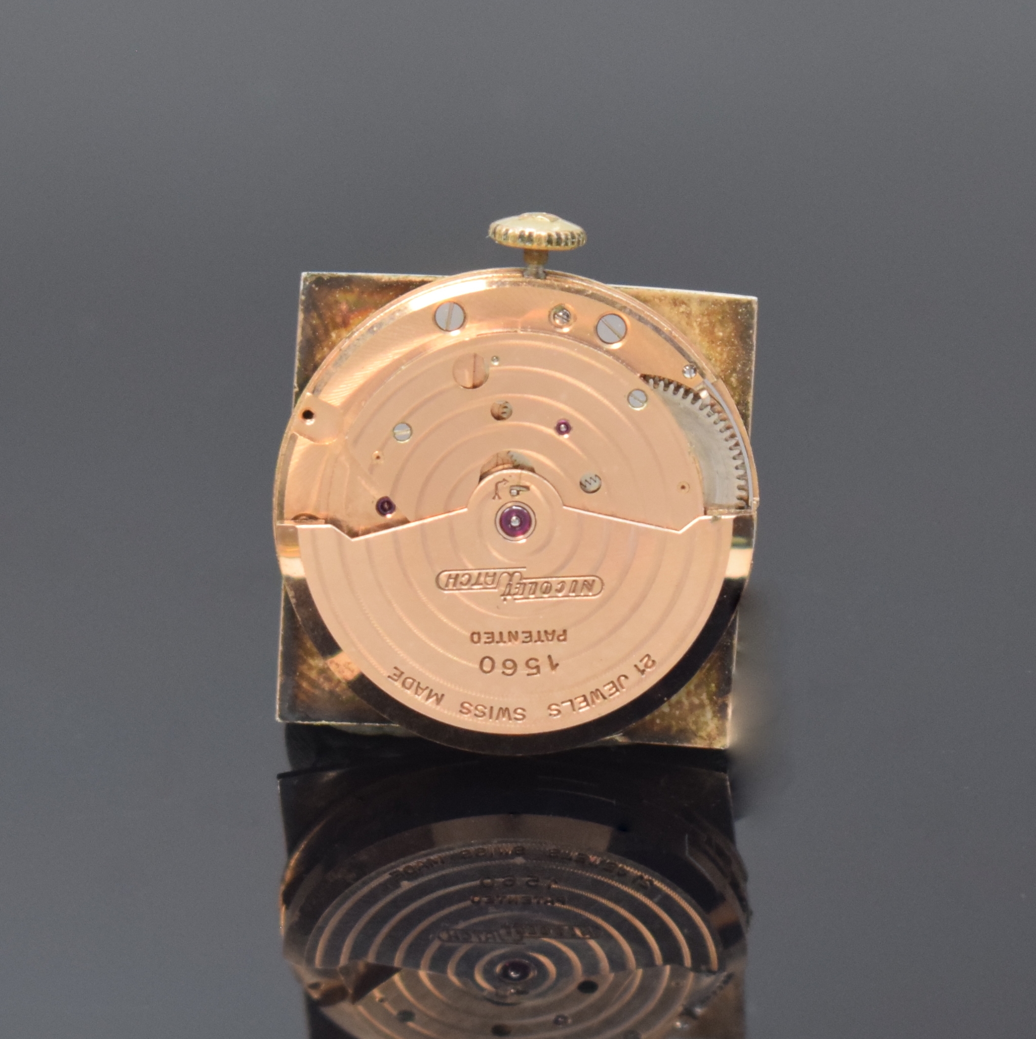 Detail d: NICOLET WATCH Armbanduhr in GG 750/000, Schweiz um 1960, Automatik, 2-teil. Geh., Boden m. Widmung aufgedr., silb. Zifferbl. m. aufgel. Indizes ...