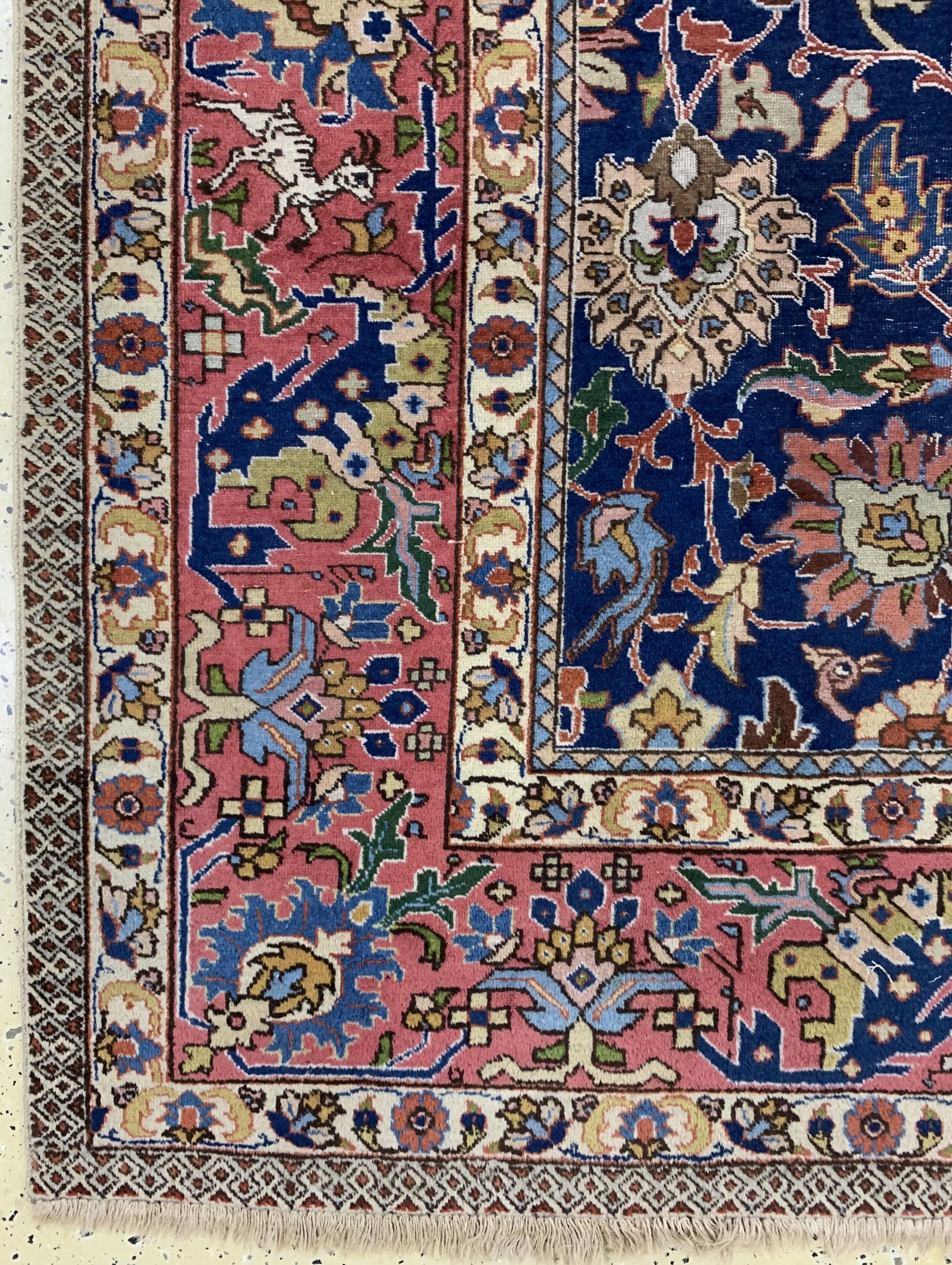 Detail b: Täbriz alt, Persien, Anfang 20.Jhd, Wolle auf Baumwolle, ca. 290 x 220 cm, EHZ: 3(restaurierte Stelle).