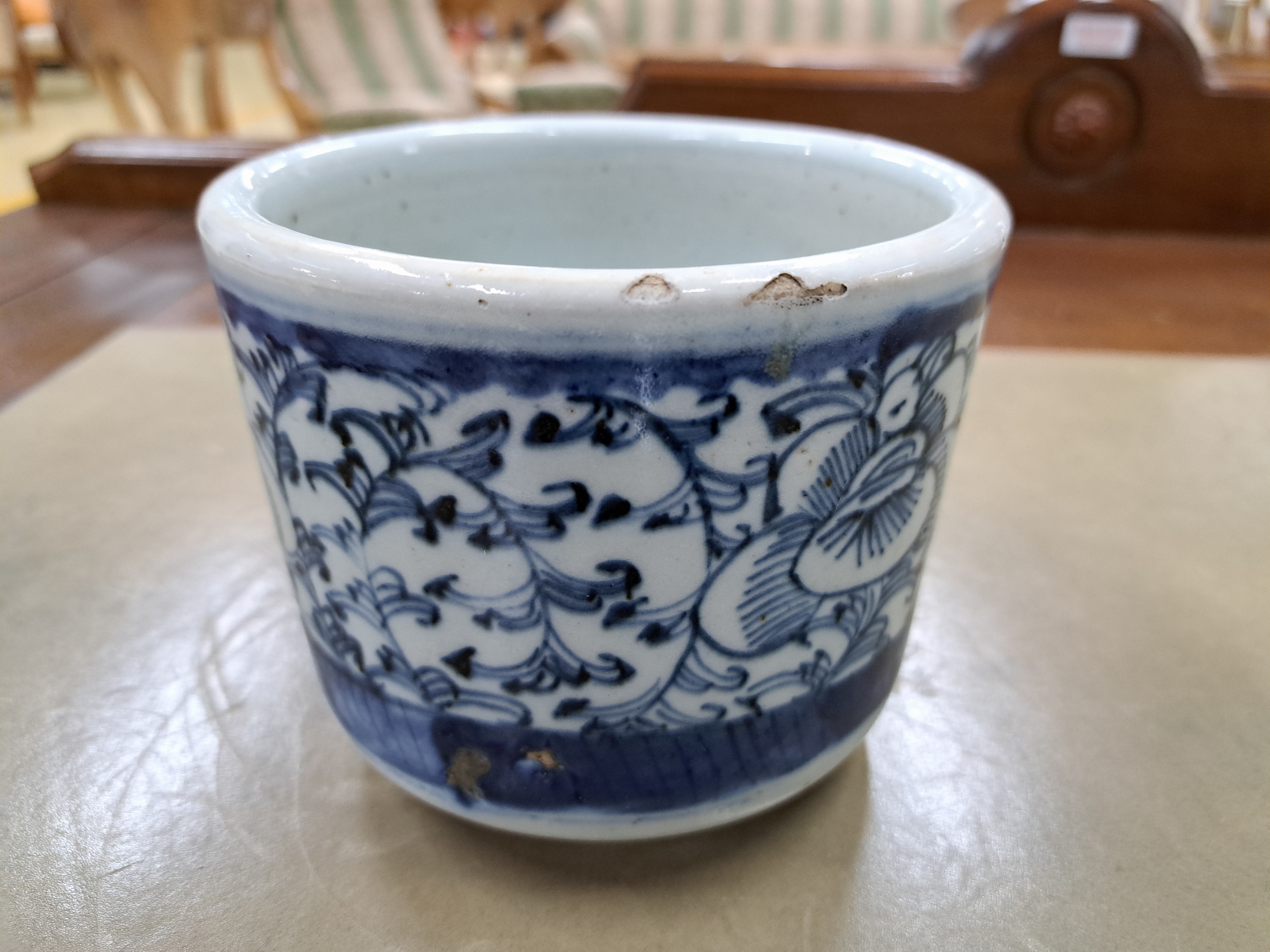 Detail b: Drei Teile Porzellan mit Blaumalerei, China, um 1880/1900, vierteiliges Vorratsgefäß, Deckelvase und Gefäß, H. ca. 15/10.5/12.5 cm, min. best.