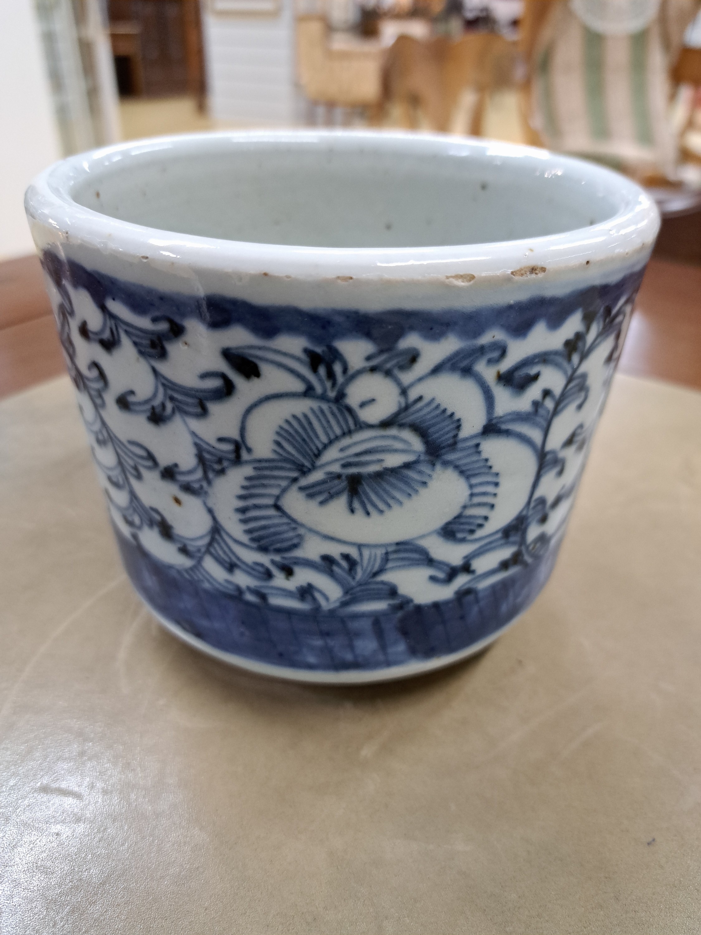 Detail c: Drei Teile Porzellan mit Blaumalerei, China, um 1880/1900, vierteiliges Vorratsgefäß, Deckelvase und Gefäß, H. ca. 15/10.5/12.5 cm, min. best.