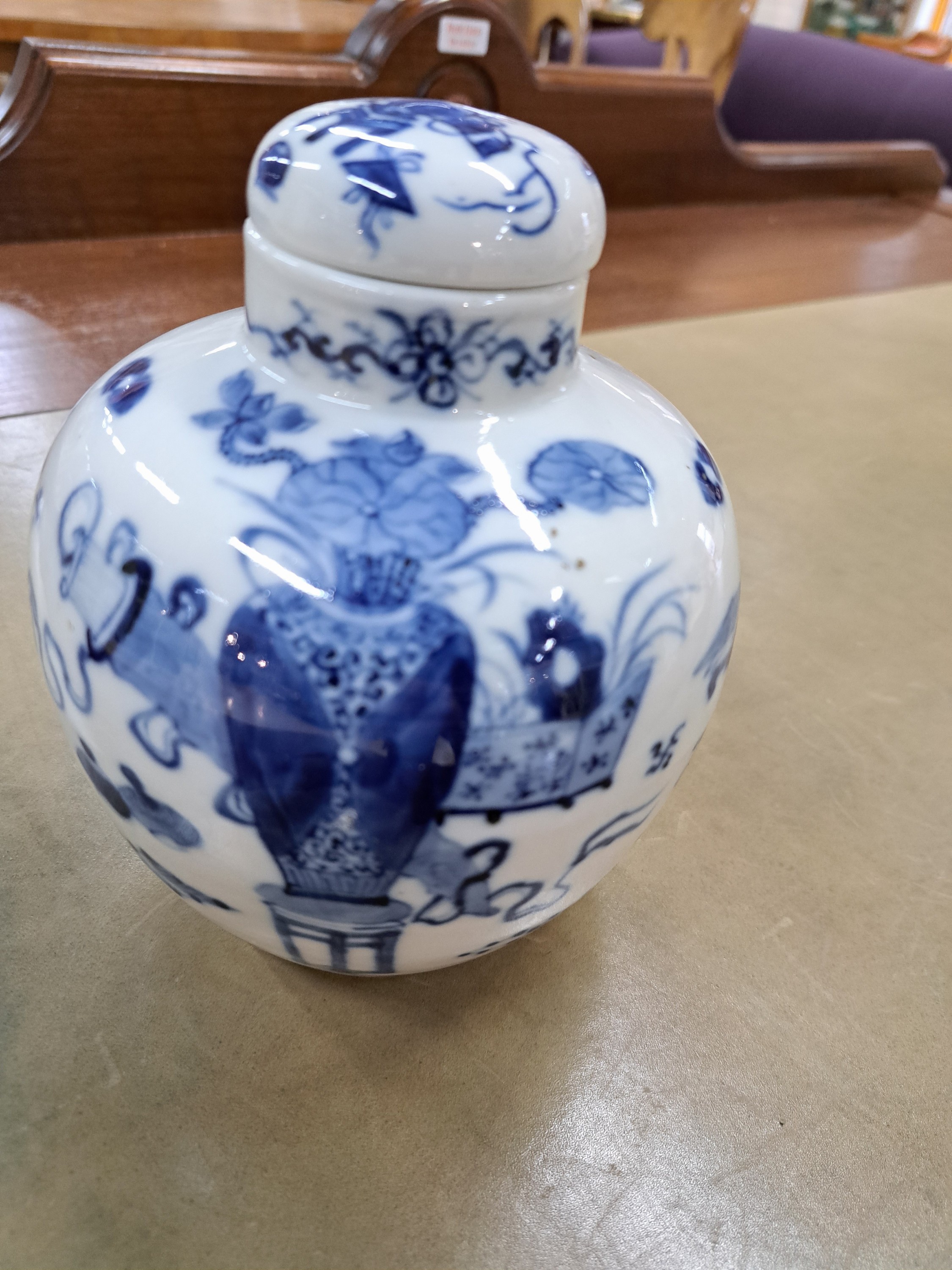 Detail e: Drei Teile Porzellan mit Blaumalerei, China, um 1880/1900, vierteiliges Vorratsgefäß, Deckelvase und Gefäß, H. ca. 15/10.5/12.5 cm, min. best.