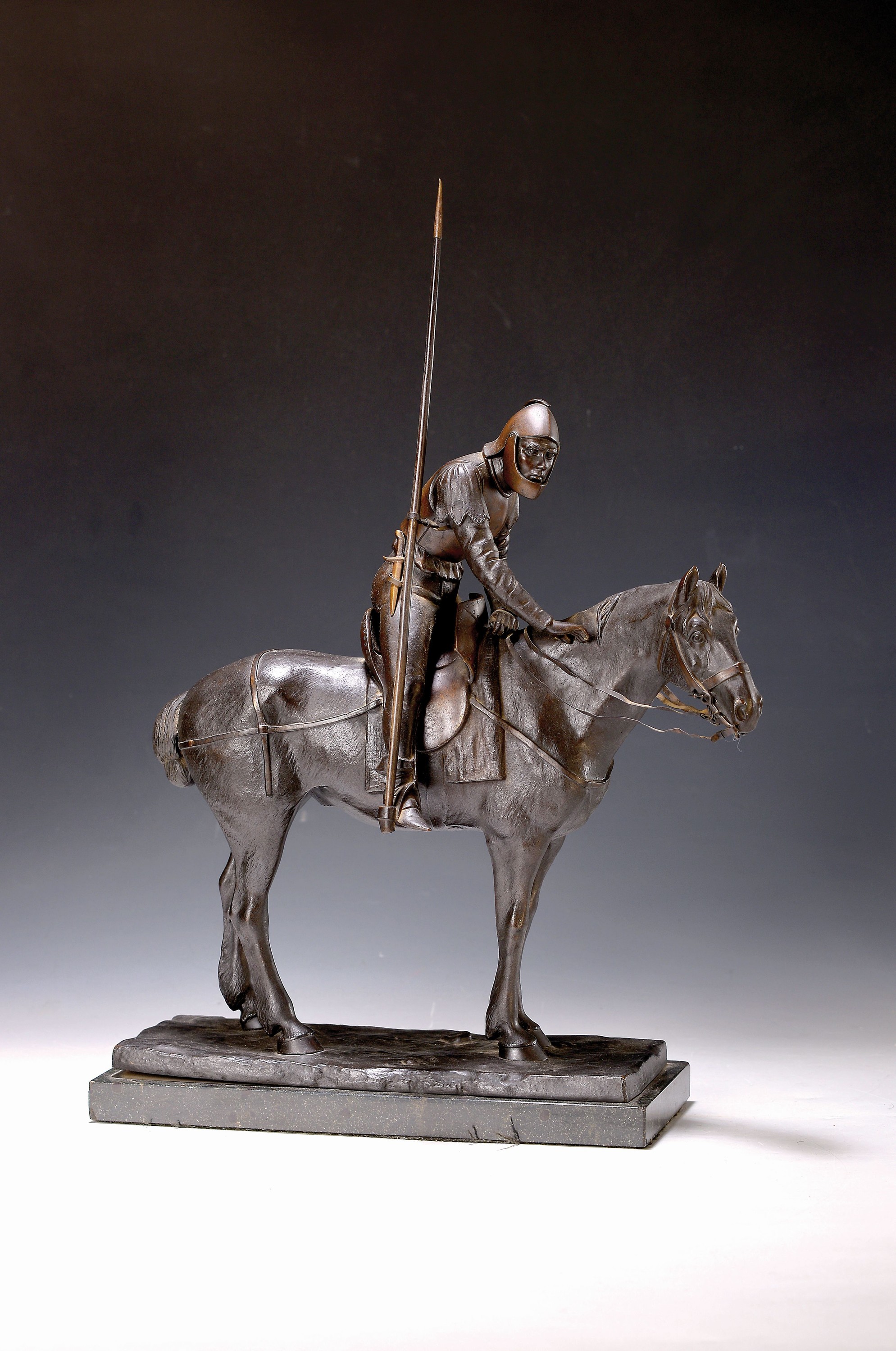 August Friedrich Karl von Strantz, 1851- 1927, Ritter mit Lanze zu Pferd, Bronze, Serpentinplinthe, Gesamth. mit Lanze ca. 42cm, Gießerstempel ...