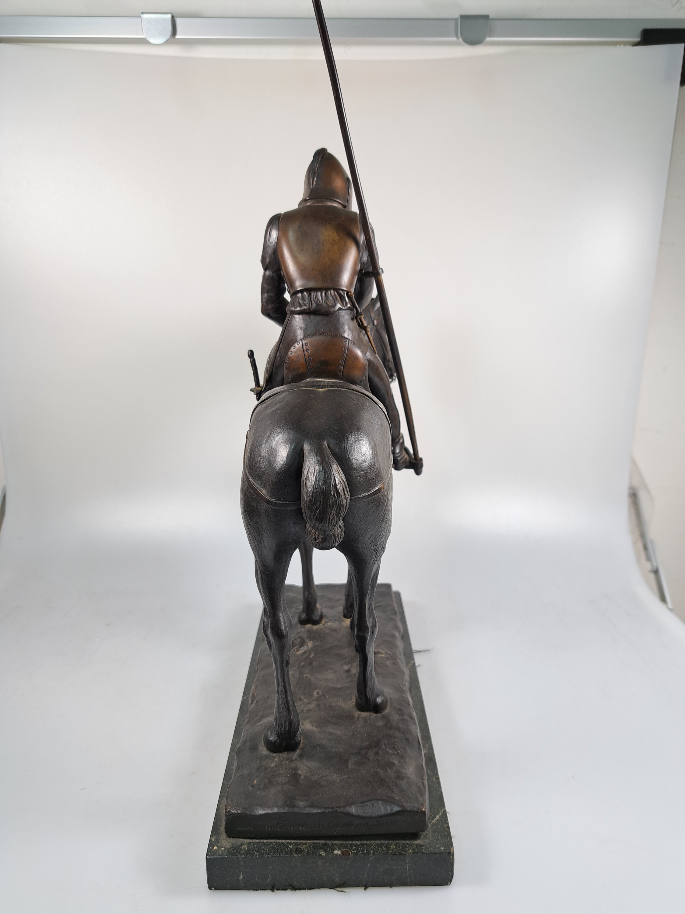 Detail f: August Friedrich Karl von Strantz, 1851- 1927, Ritter mit Lanze zu Pferd, Bronze, Serpentinplinthe, Gesamth. mit Lanze ca. 42cm, Gießerstempel ...
