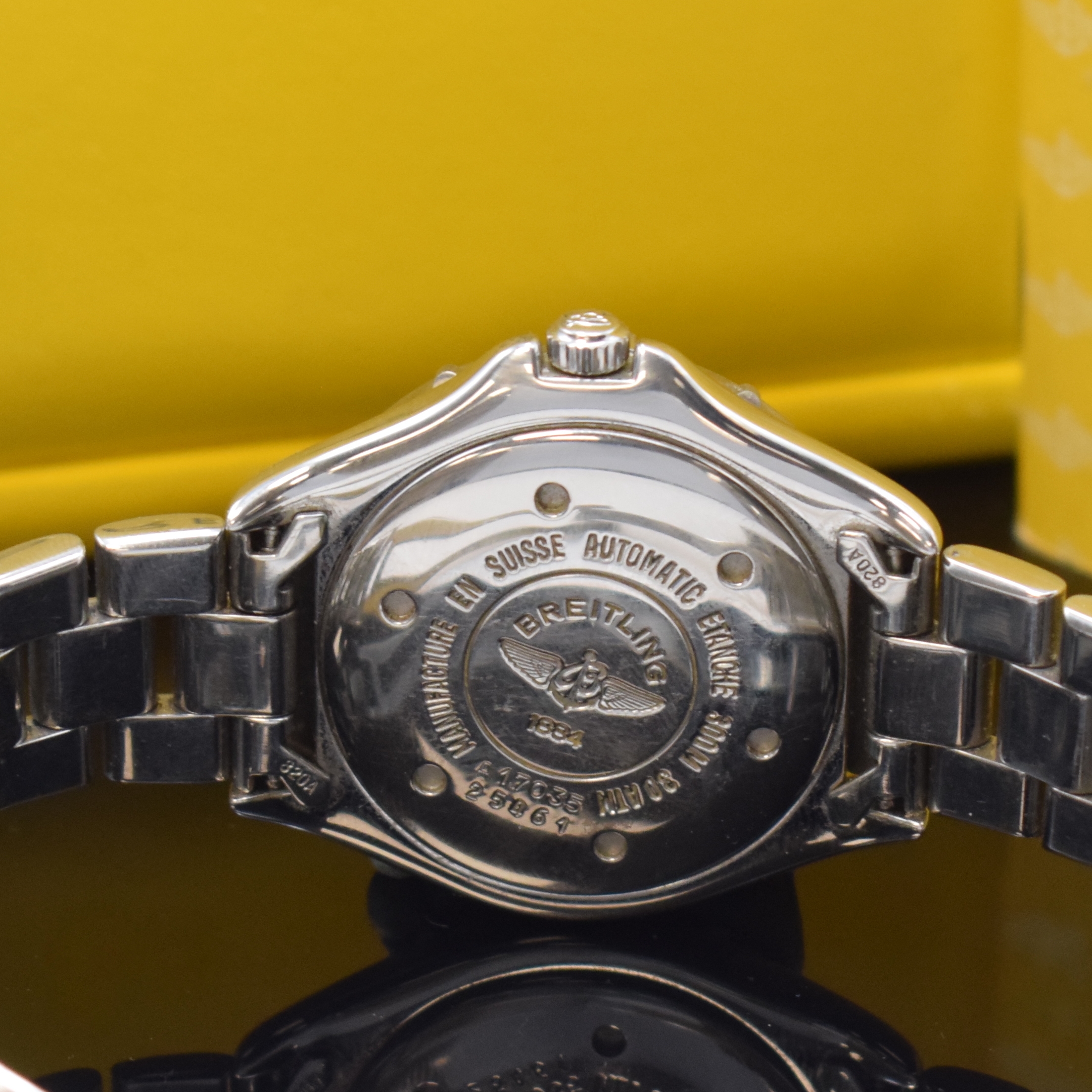 Detail d: BREITLING Colt Armbanduhr Referenz A17035 in Stahl, Schweiz um 1996, Automatik, Boden u. Krone verschr., Lünette m. 60er Teilung eins. drehb., orig. ...