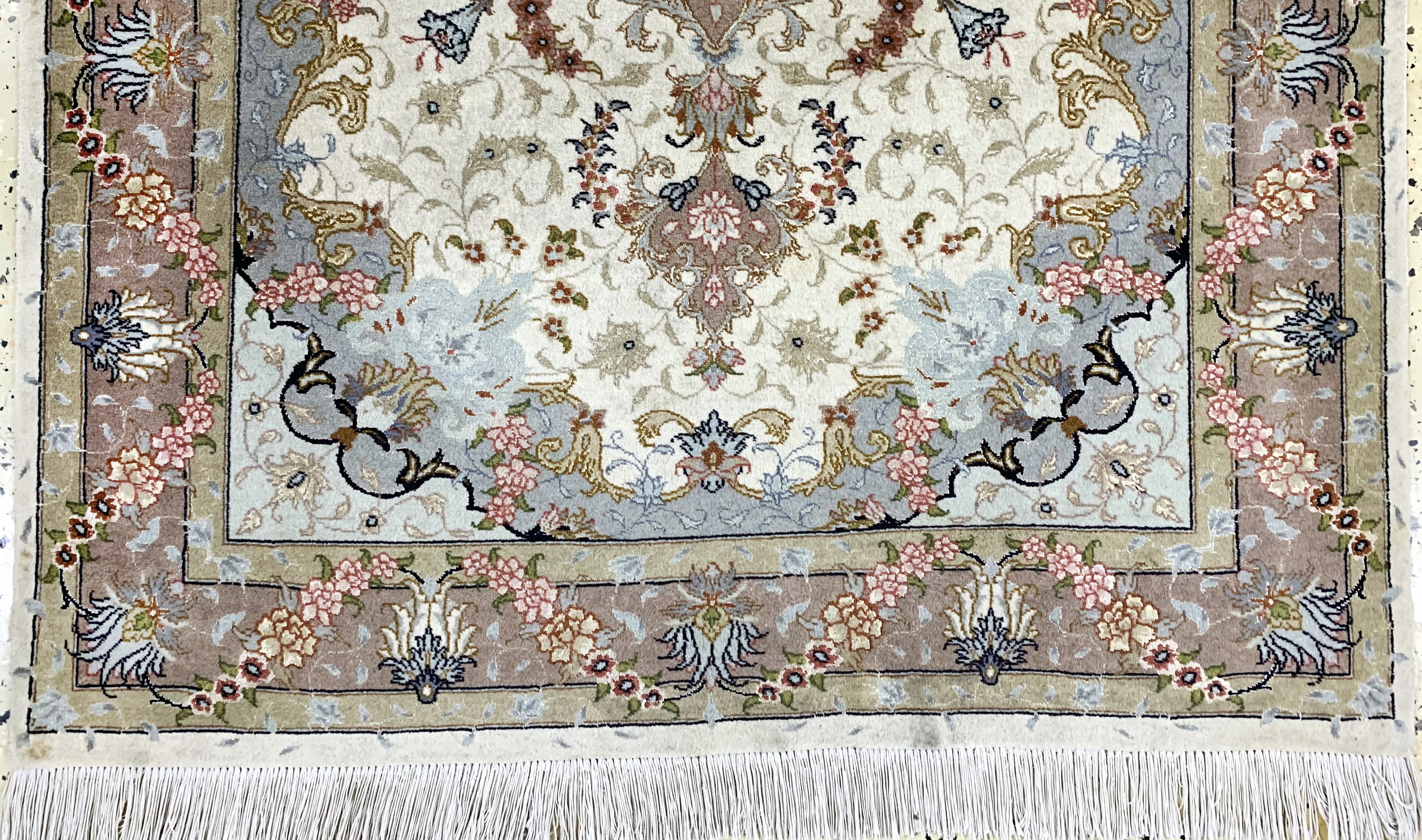 Detail c: Täbriz fein(50 Raj), Persien, Mitte 20.Jhd,Korkwolle mit Seide, ca. 148 x 103 cm, Reinigungsbedürftig, EHZ: 2