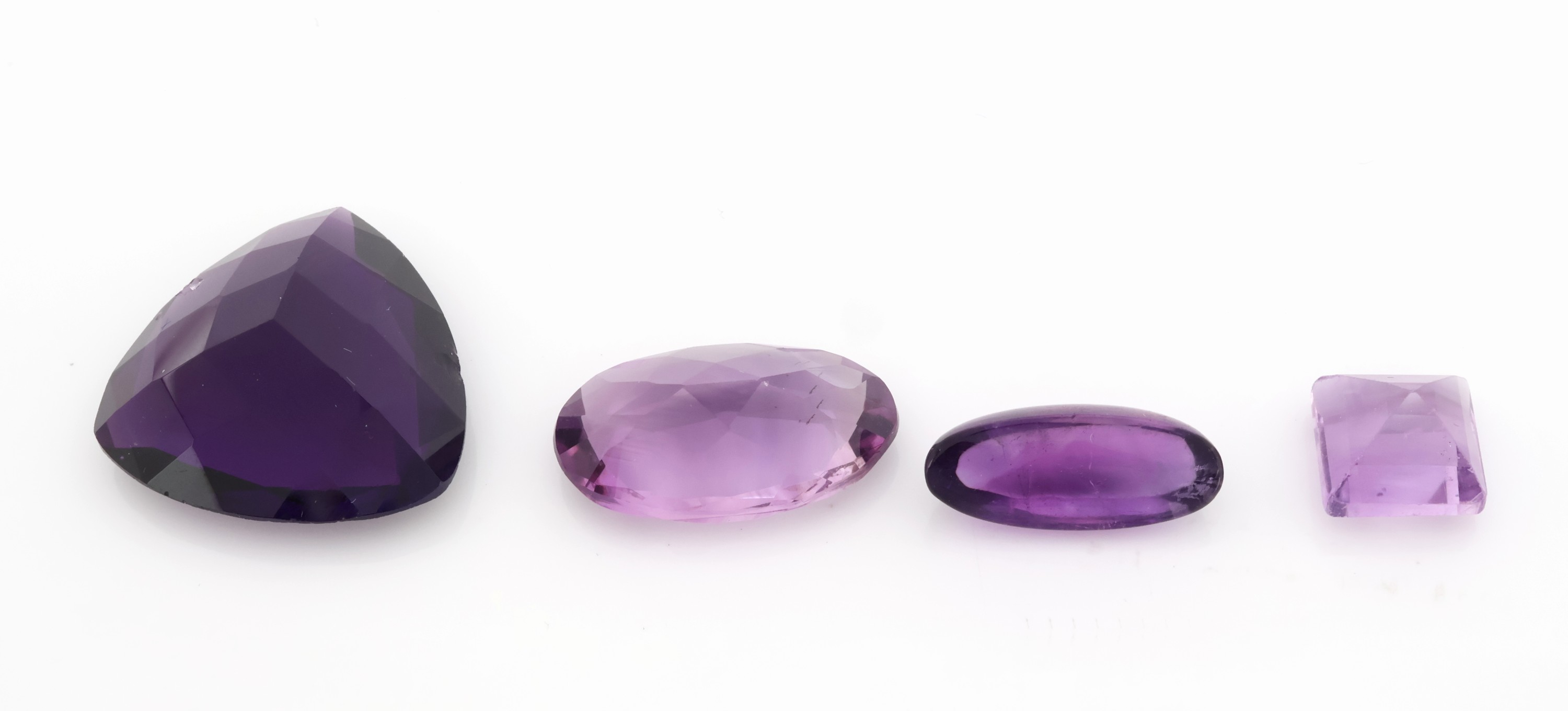 Detail b: Lot lose Amethyste, zus. ca. 761 ct, versch. Schliffformen, Größen und Farbnuancen,Ausfassware