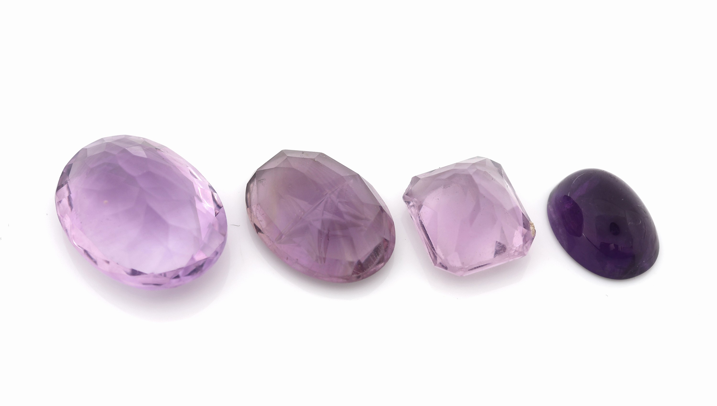Detail b: Lot lose Amethyste, zus. ca. 608 ct, versch. Schliffformen, Größen und Farbnuancen, Ausfassware