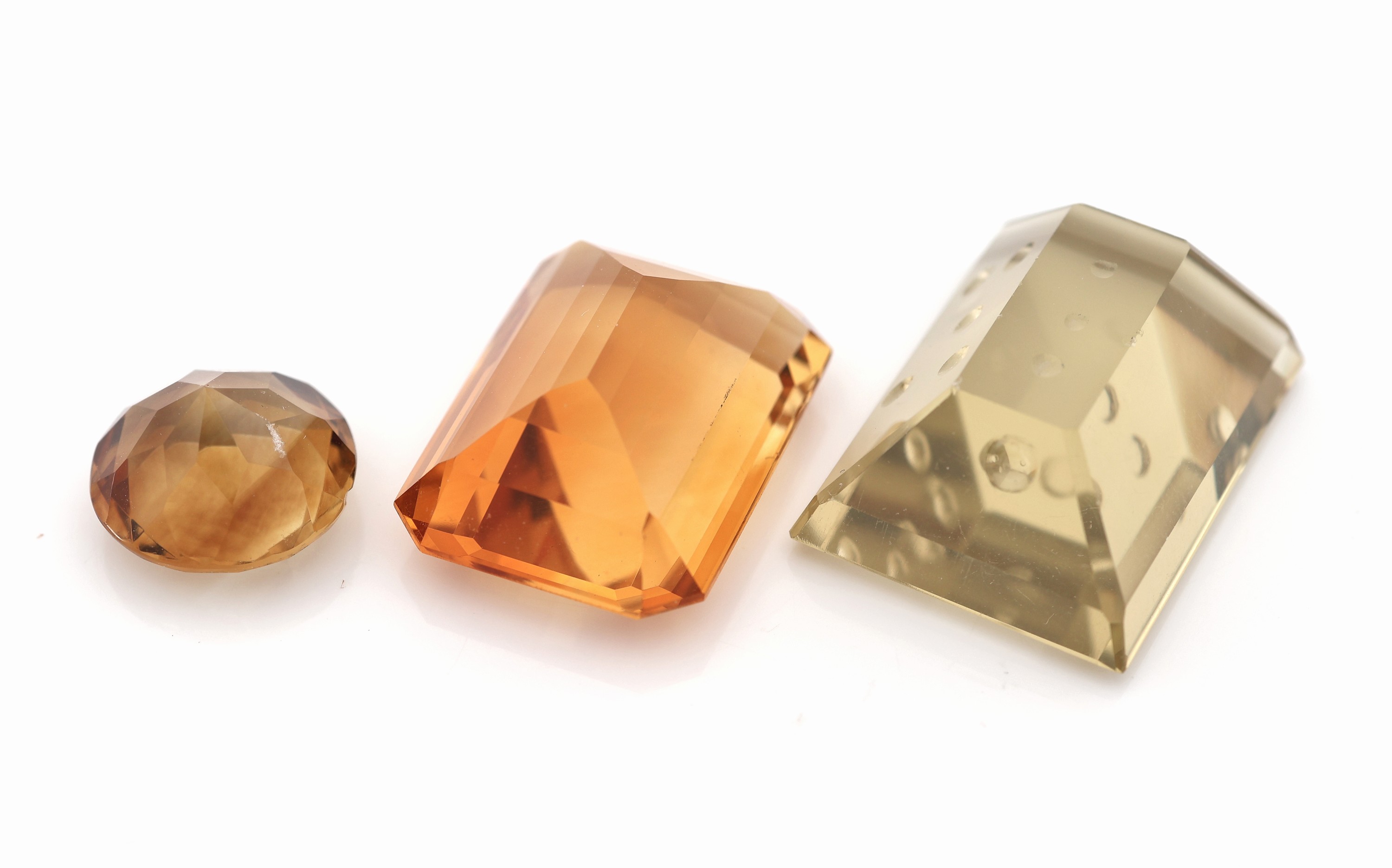 Detail b: Lot lose Citrine, ca. 440 ct, versch. Schliffformen, Größen und Farbnuancen, Ausfassware
