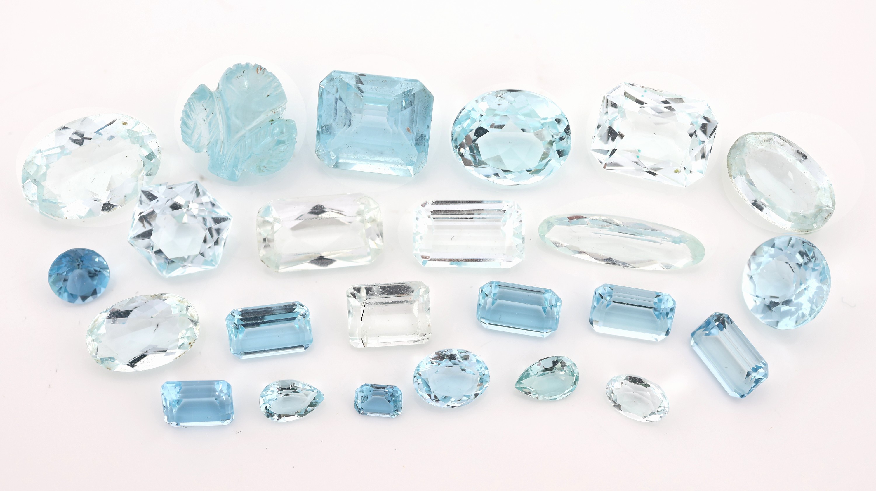 Detail a: Lot lose Aquamarine, zus. ca. 75 ct, versch. Schliffformen, Größen und Farbnuancen, Ausfassware