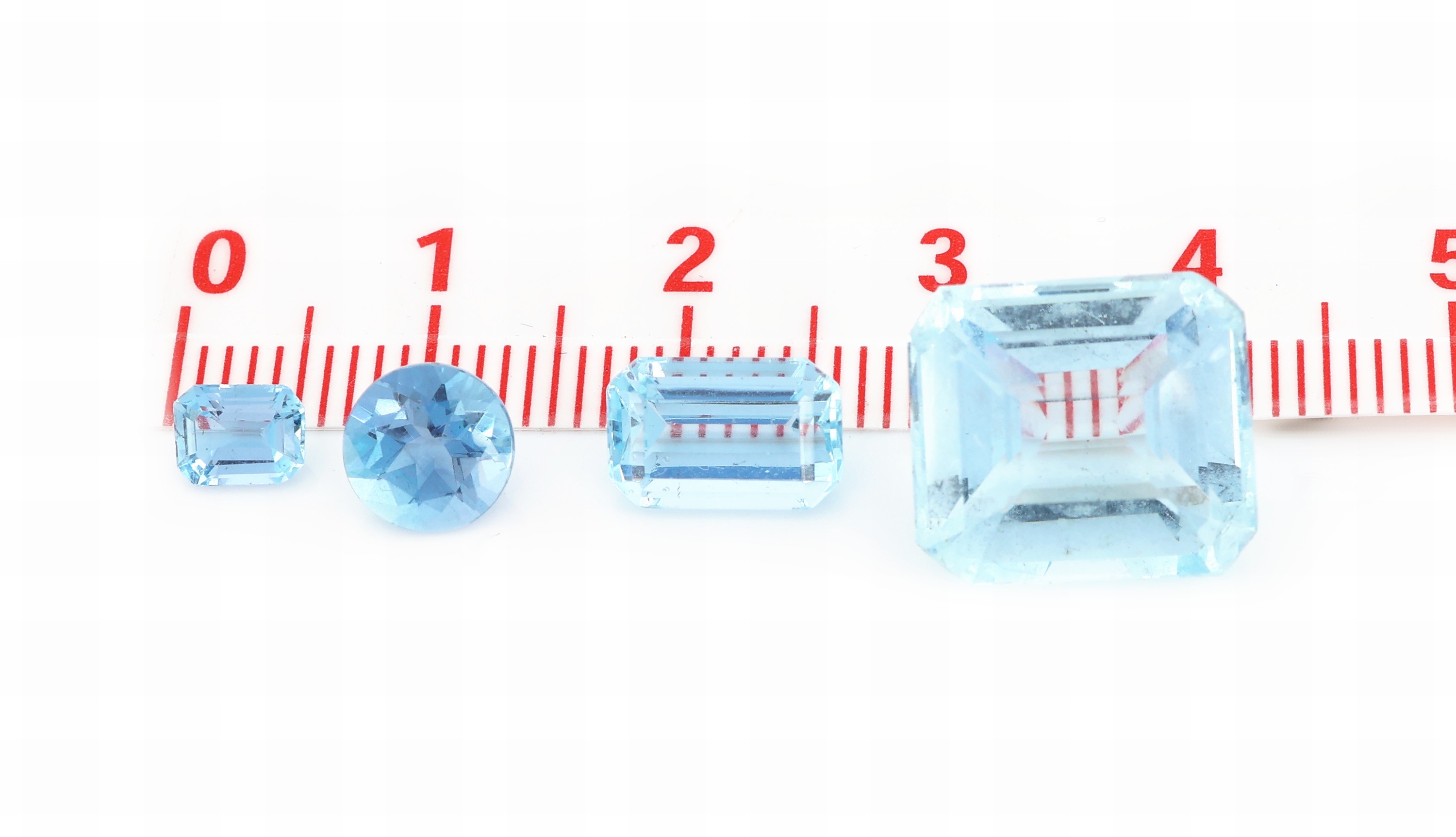 Detail b: Lot lose Aquamarine, zus. ca. 75 ct, versch. Schliffformen, Größen und Farbnuancen, Ausfassware