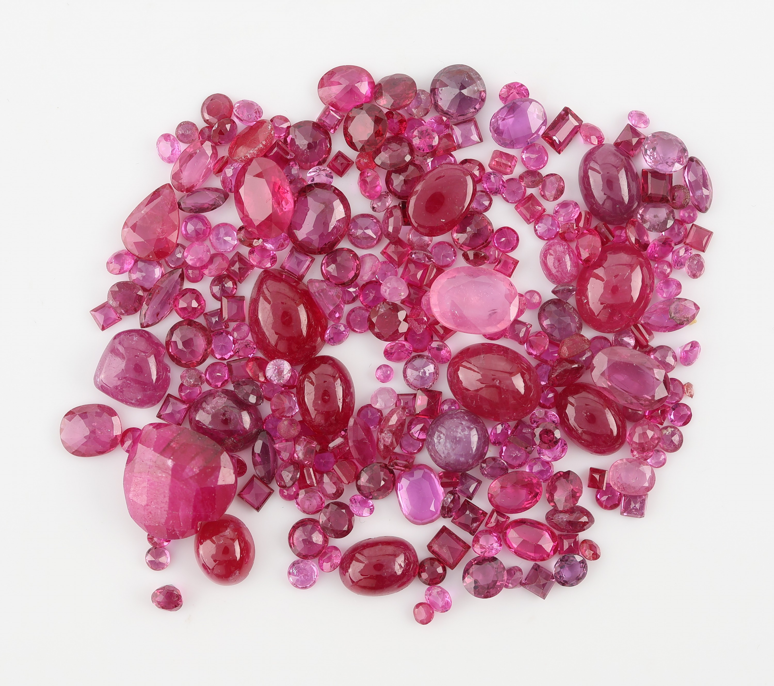 Lot lose Rubine, zus. ca. 50 ct, versch. Schliffformen, Größen und Farbnuancen, Ausfassware