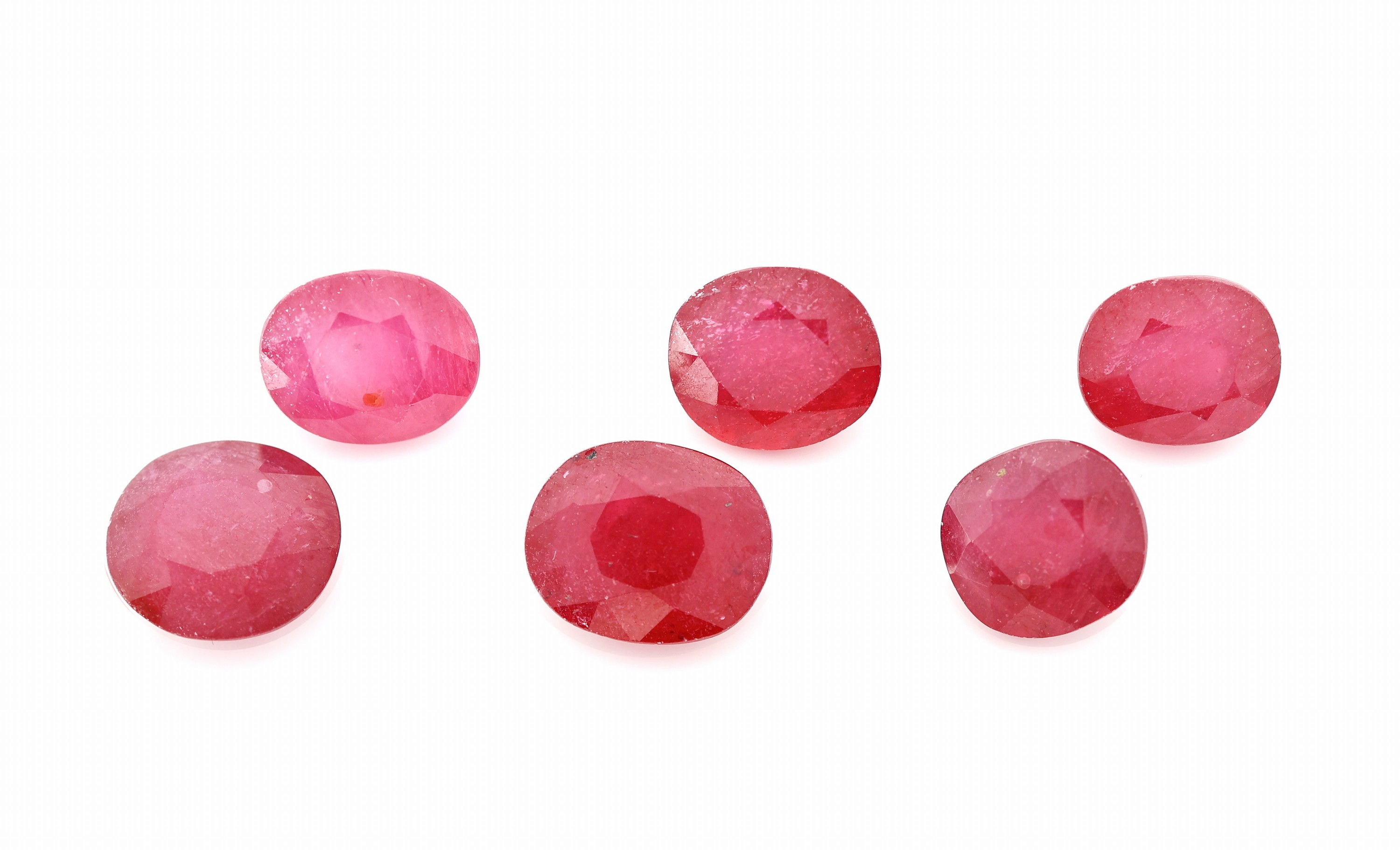 lot 6 lose Rubine, zus. ca. 21.6 ct, ovalfacett. in versch. Größen, beh.