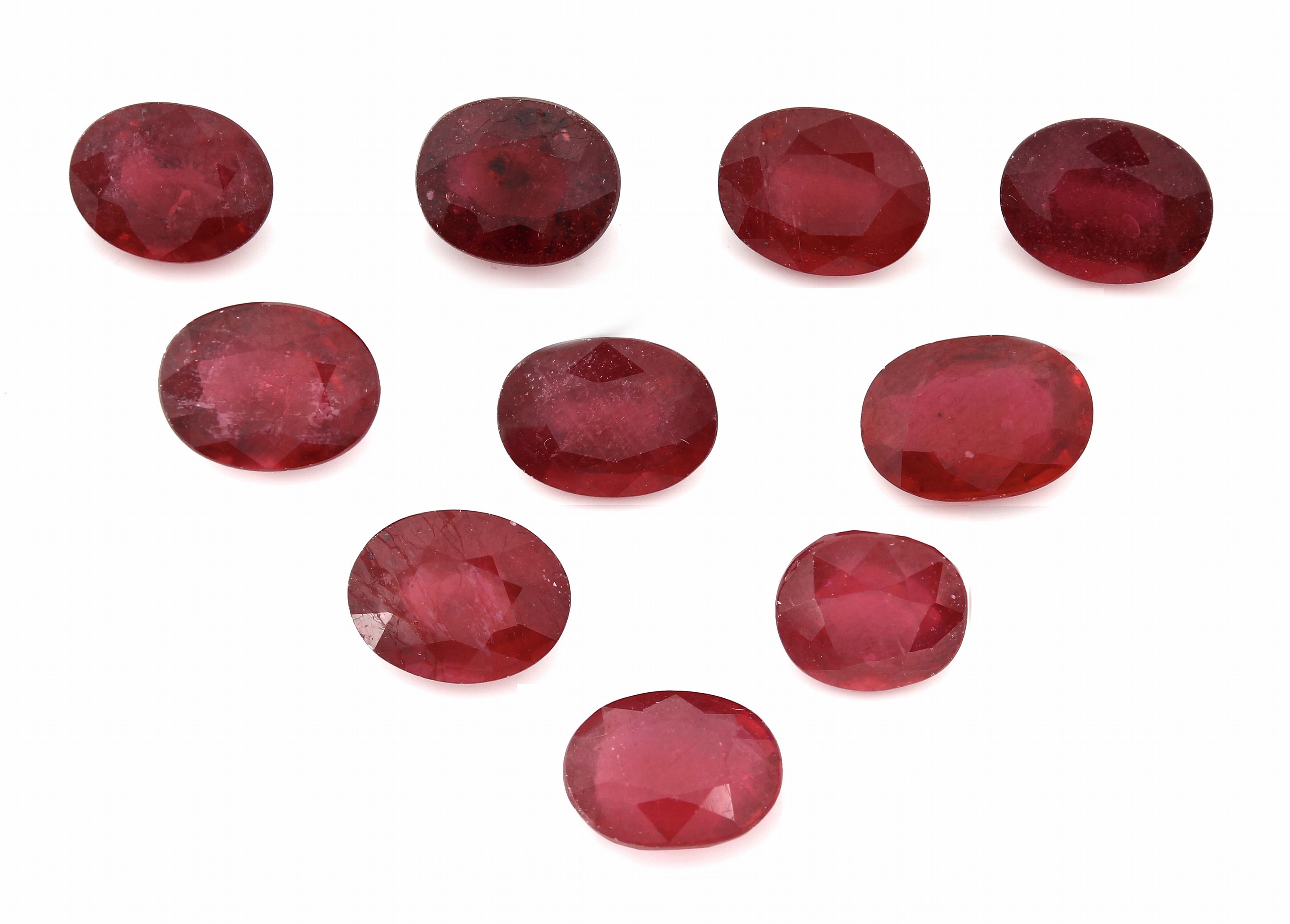 Lot 10 lose Rubine, zus. ca. 23.40 ct, ovalfacett. in versch. Größen, beh., Ausfassware