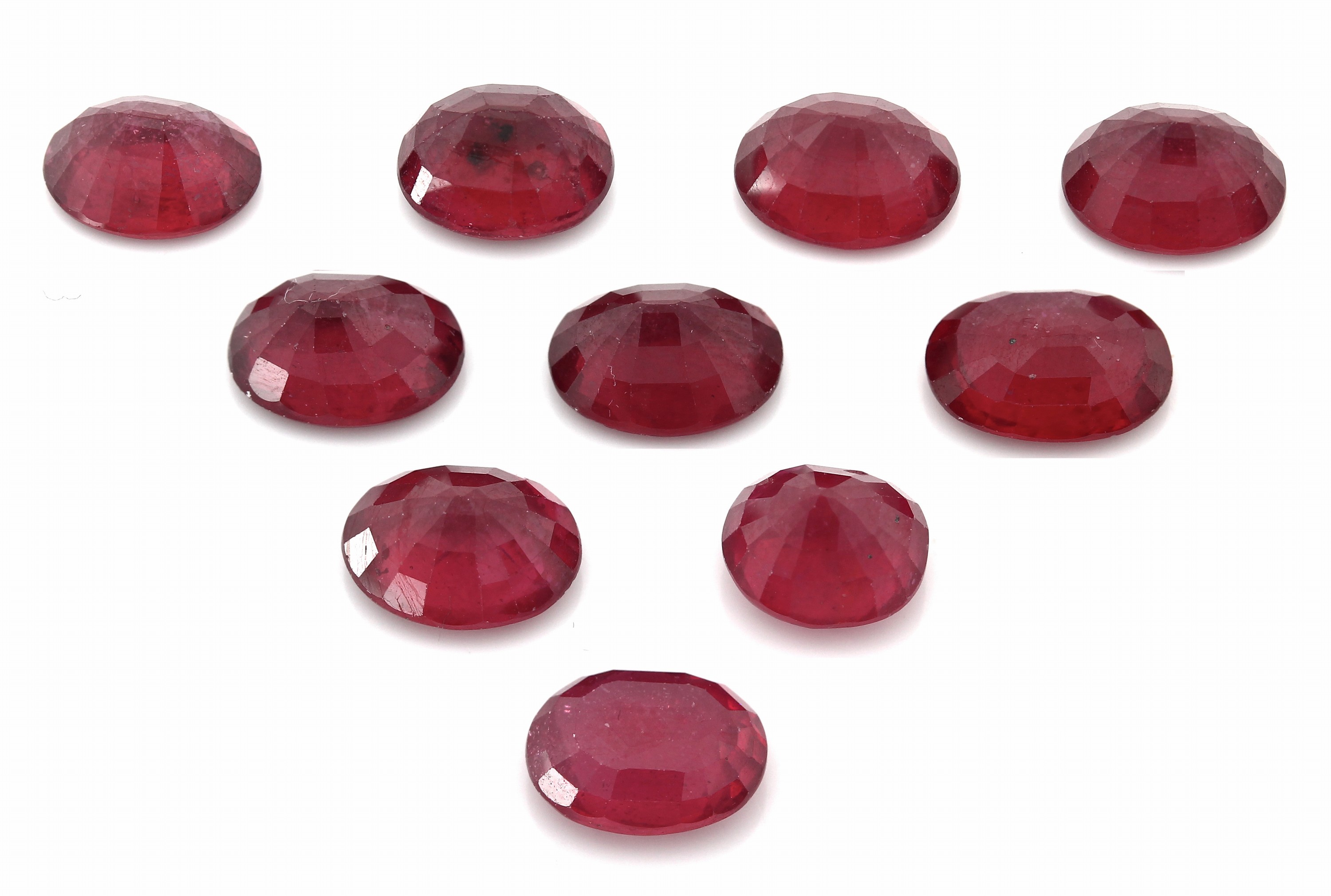 Detail a: Lot 10 lose Rubine, zus. ca. 23.40 ct, ovalfacett. in versch. Größen, beh., Ausfassware