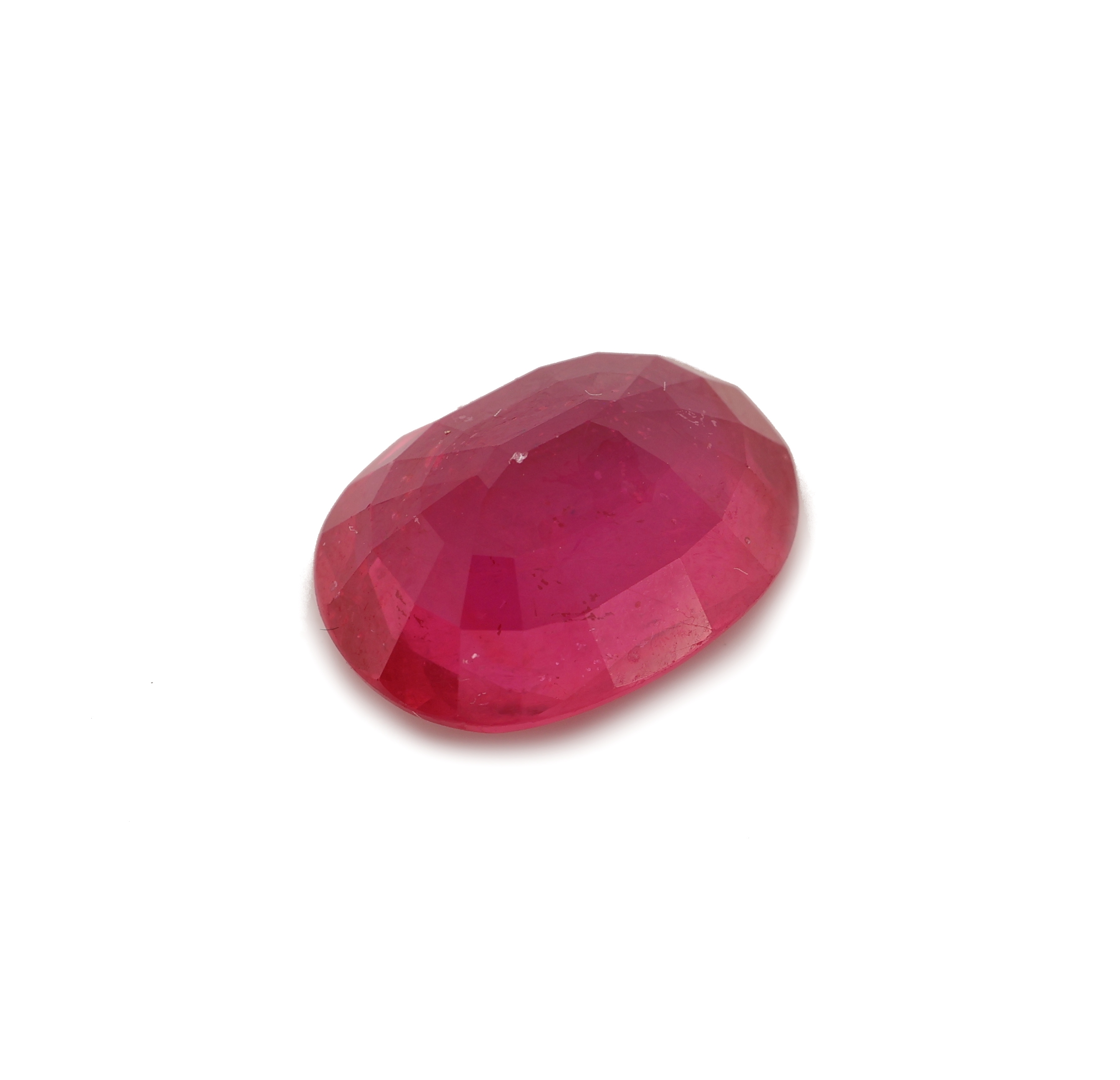 Detail b: Loser Rubin, ca. 4.2 ct, ovalfacett., beh.