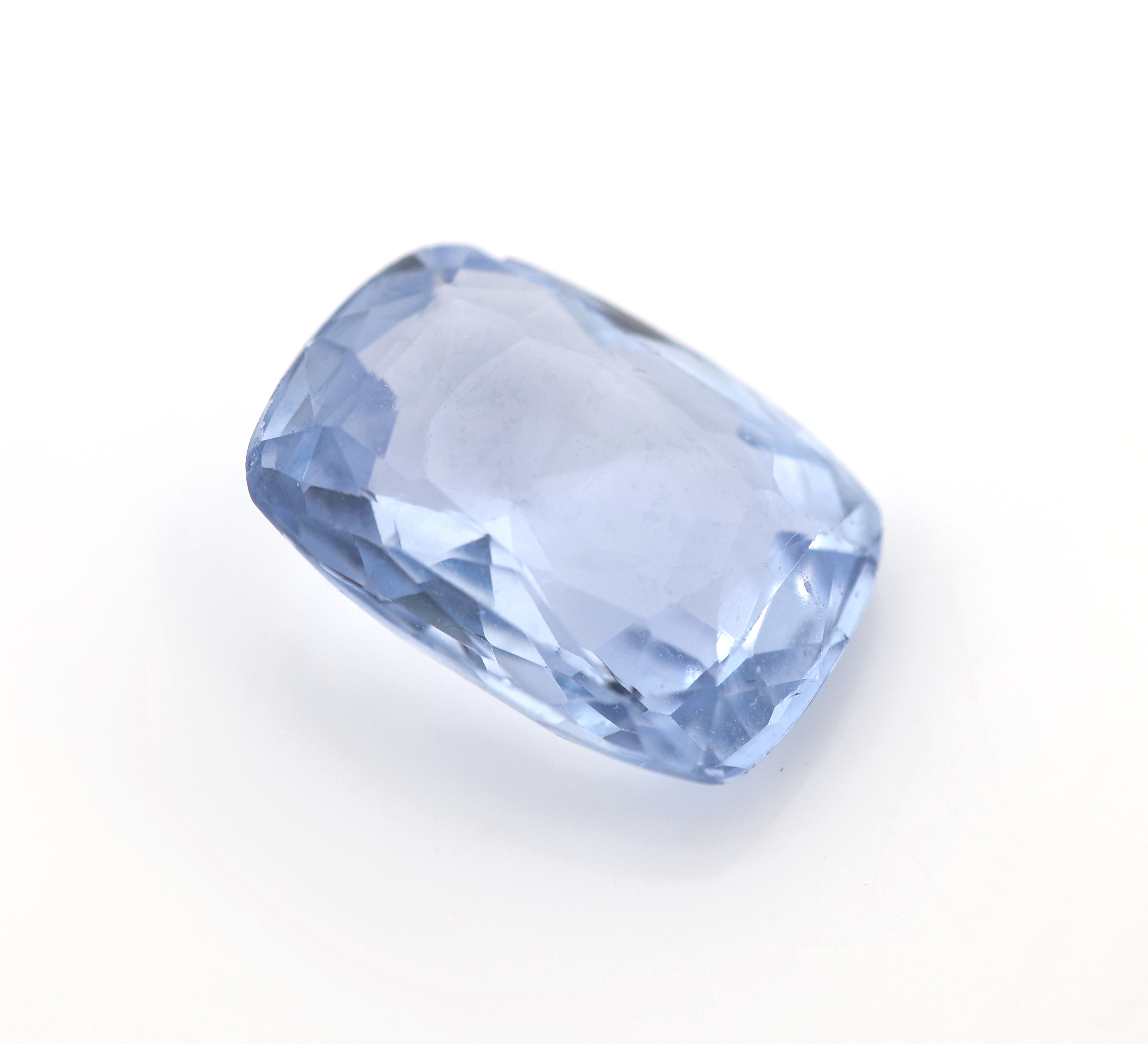 Detail a: Loser Saphir, ca. 5.5 ct, Scherenschliff, Ausfassware