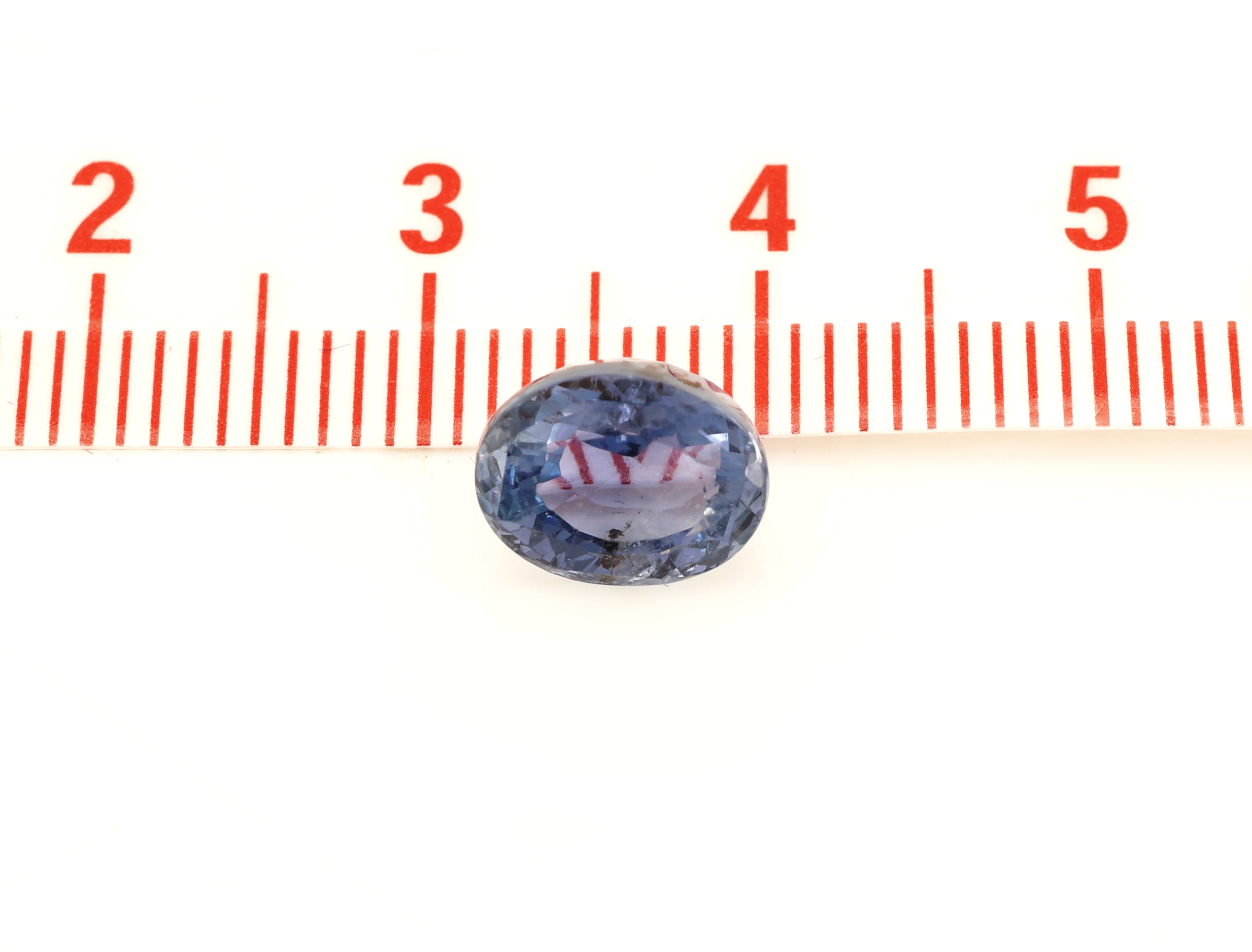 Detail c: Loser Saphir, ca. 3.01 ct, ovalfacett.