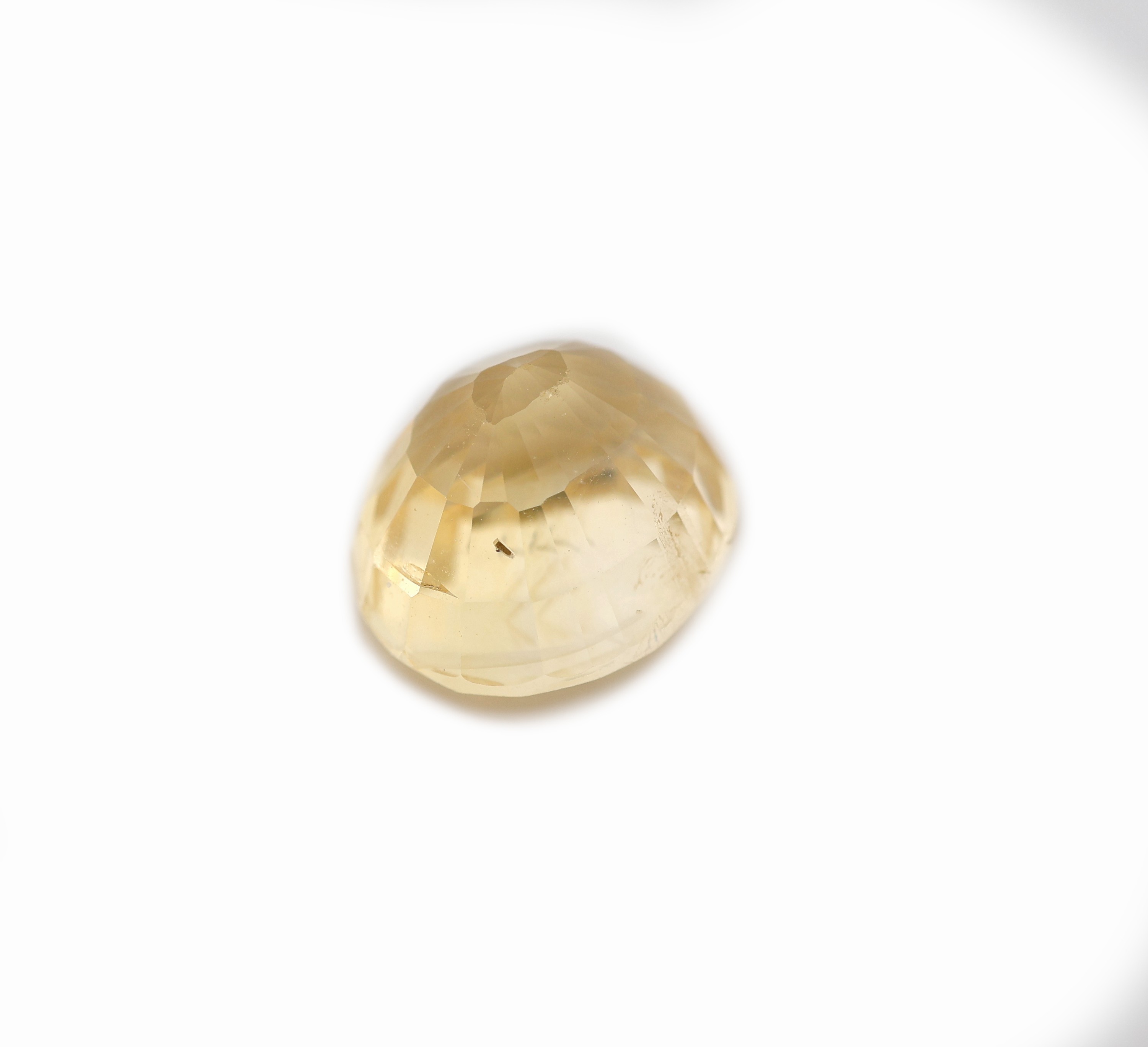 Detail a: Loser gelber Saphir, ca. 2.90 ct, ovalfacett.