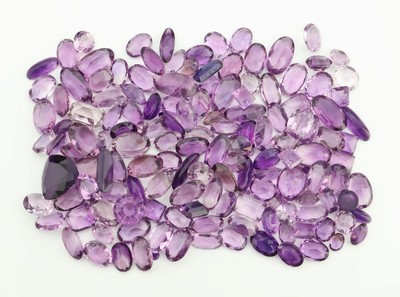 Image 26888242 - Lot lose Amethyste, zus. ca. 761 ct, versch. Schliffformen, Größen und ...