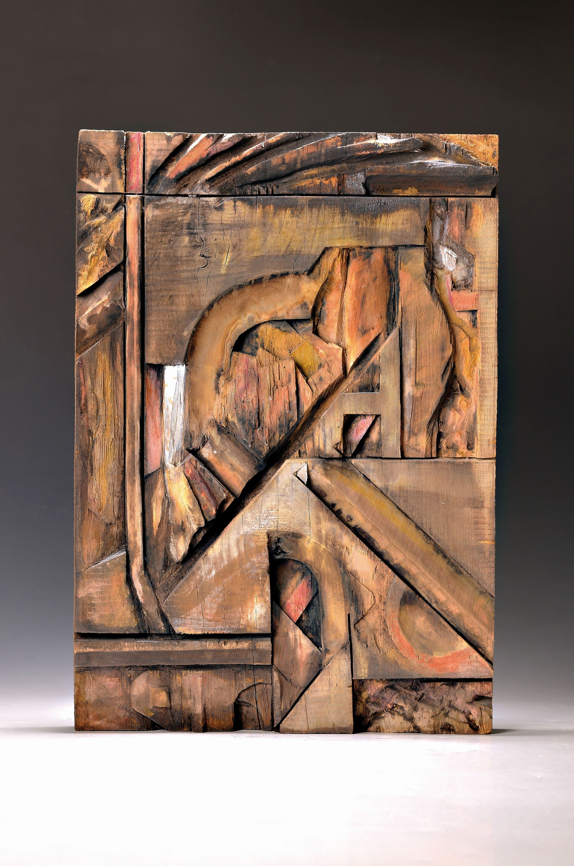 Thomas Heinicke, geb. 1952 Chemnitz, Holzobjekt, geschnitzt und partiell bunt gefaßt, rückseitig sign. und dat. 89, ca. 51x36cm