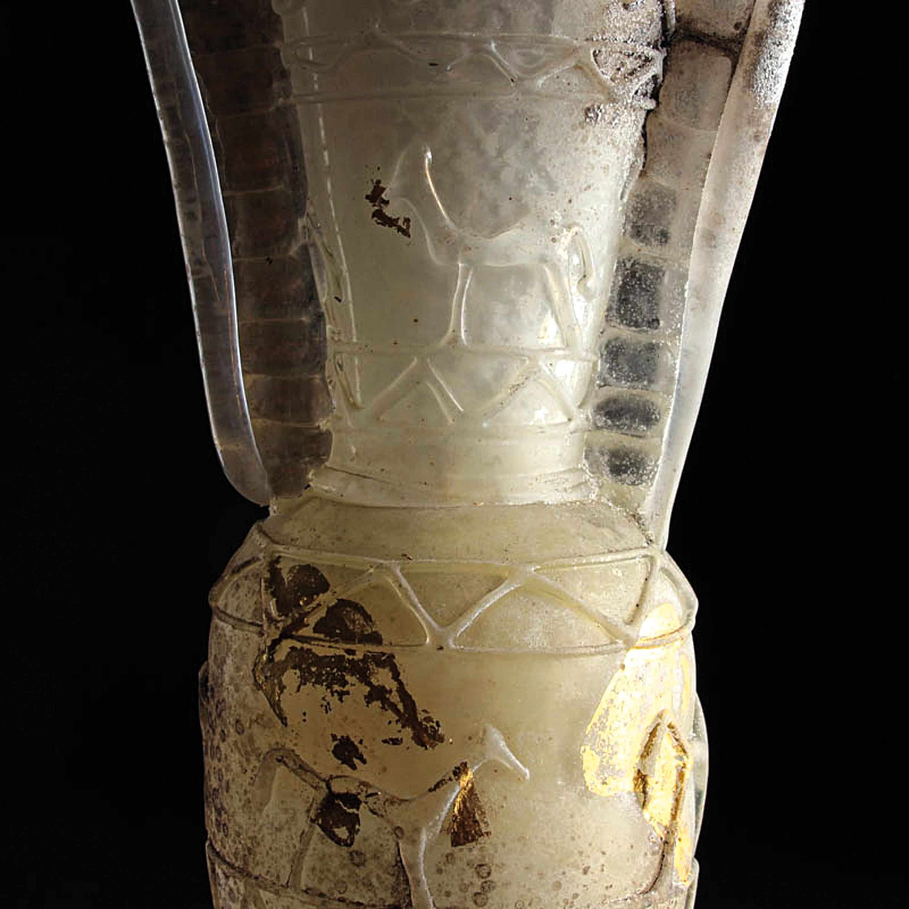 Detail c: Vetro a Scavo-Amphore, Ermanno Nason für Cenedese, Murano, Italien, milchweisses Glas in Vetro a Scavo-Technik, Kohle-Patina, Goldauflage, nach ...