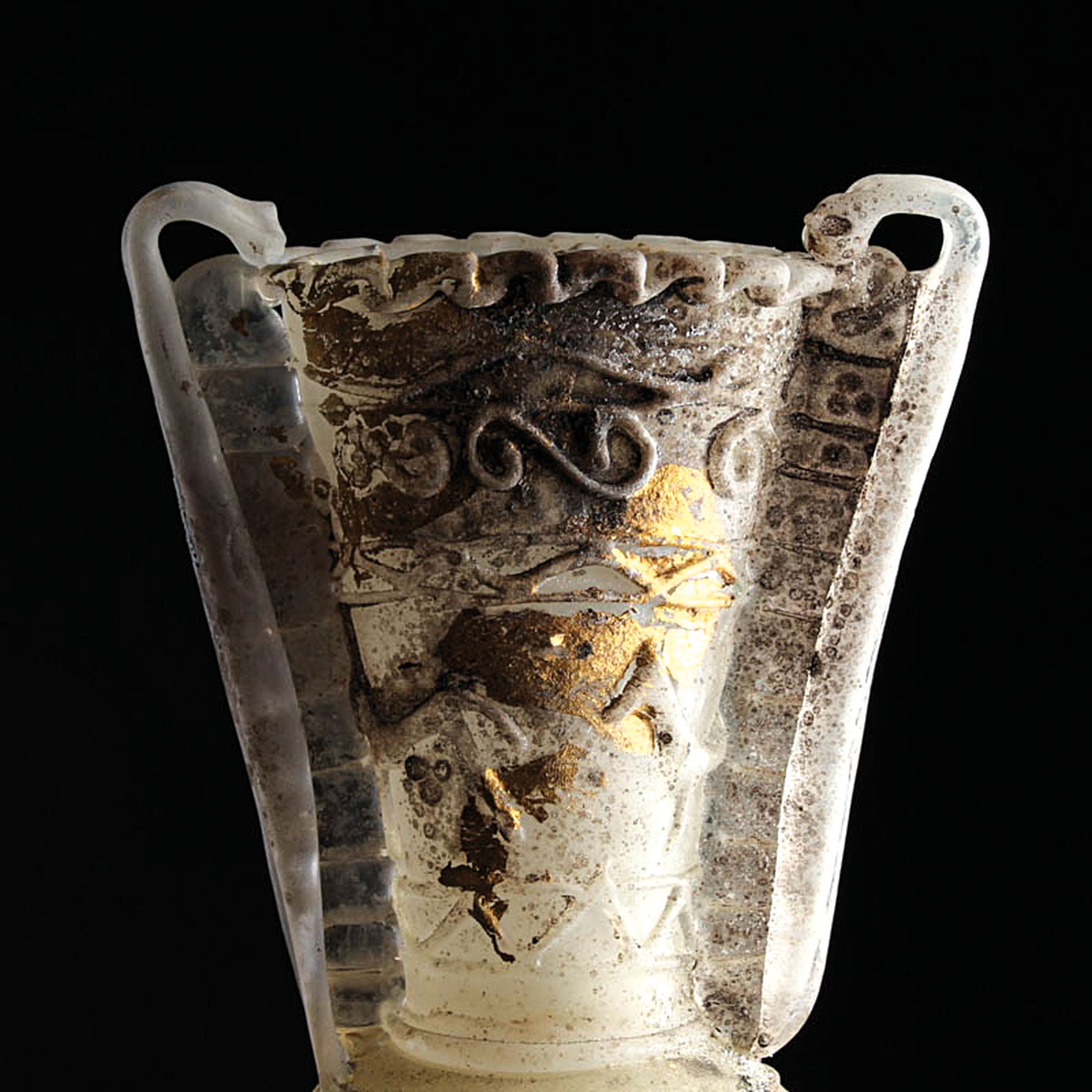 Detail f: Vetro a Scavo-Amphore, Ermanno Nason für Cenedese, Murano, Italien, milchweisses Glas in Vetro a Scavo-Technik, Kohle-Patina, Goldauflage, nach ...