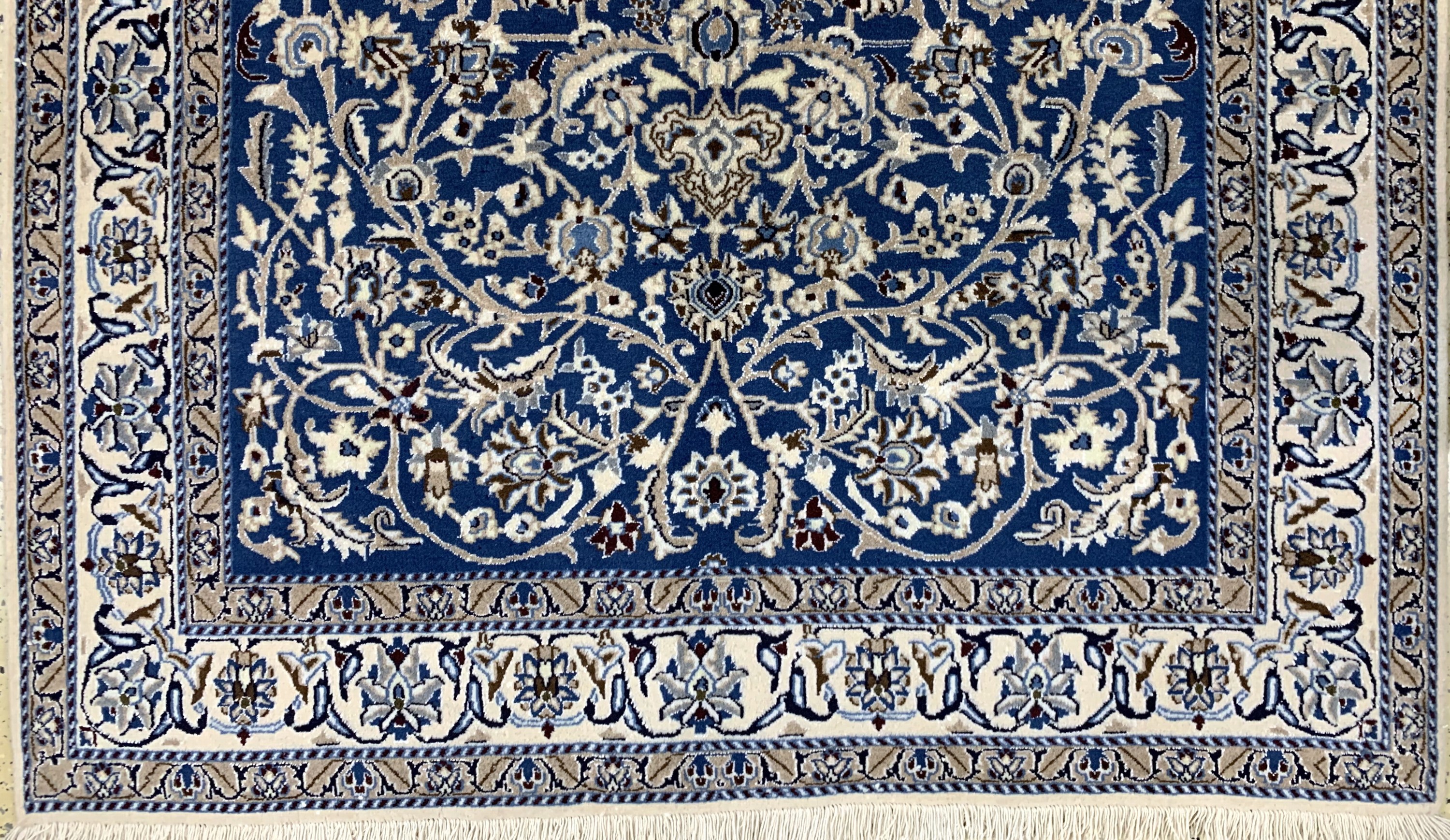 Detail b: Nain, Persien, Ende 20.Jhd, Wolle auf Baumwolle, ca. 245 x 177 cm, EHZ: 1-2(nahezu Neuwertig).