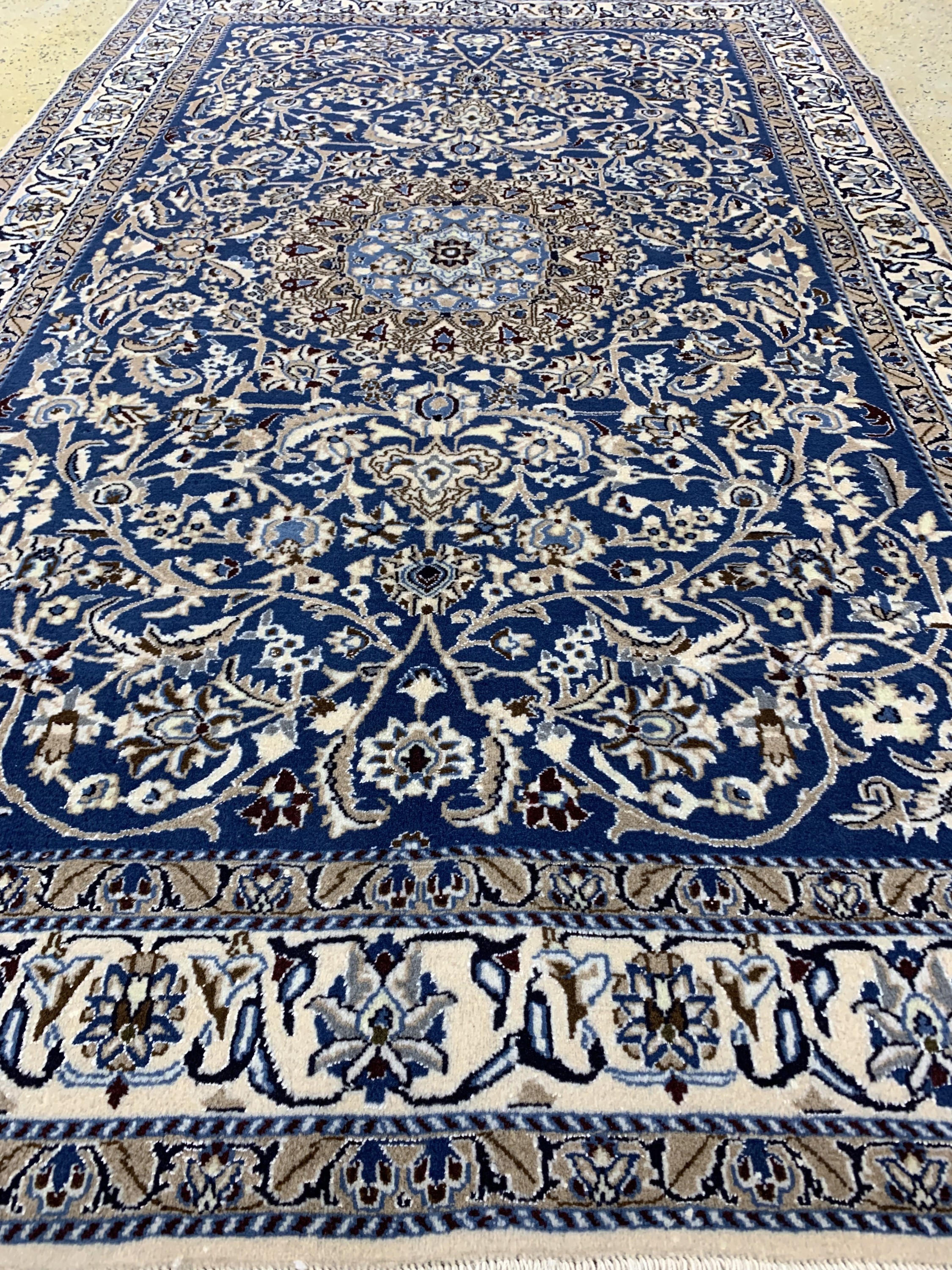 Detail d: Nain, Persien, Ende 20.Jhd, Wolle auf Baumwolle, ca. 245 x 177 cm, EHZ: 1-2(nahezu Neuwertig).