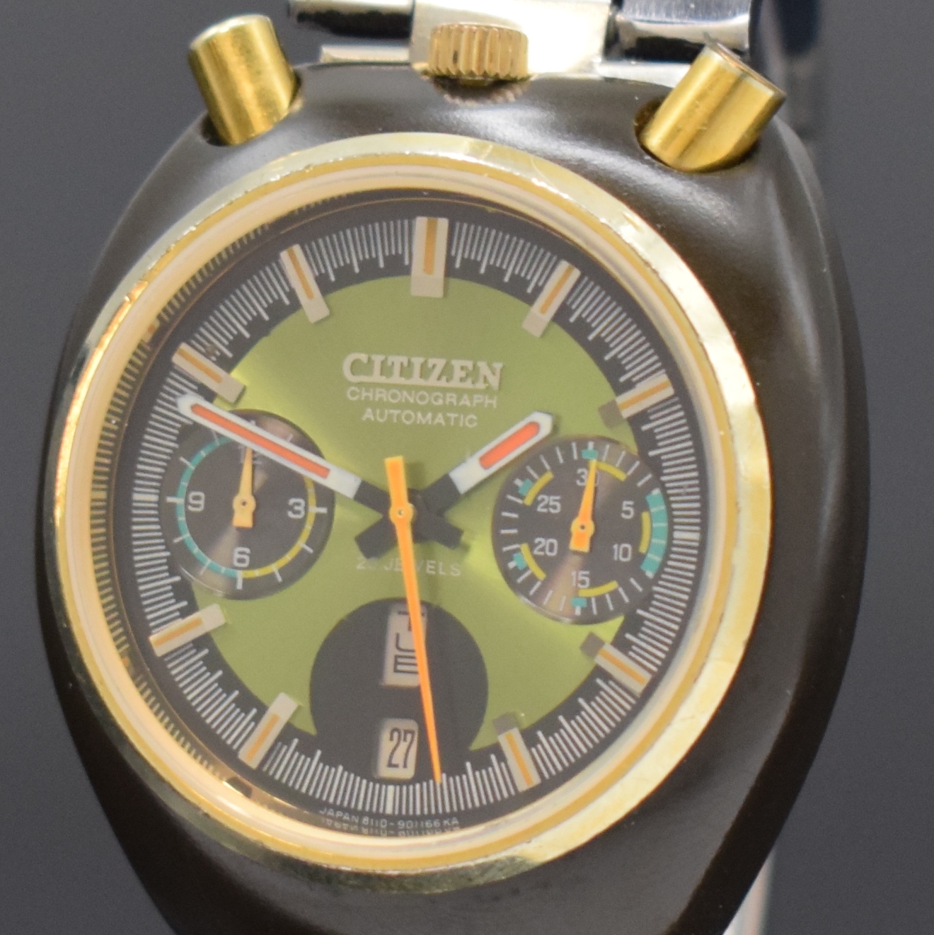 Detail a: CITIZEN Automatikchronograph sog. Bullhead Referenz 4-901088K, Automatik, Japan 1970er Jahre, dunkelgrün lackiertes Metallgeh. inkl. Gliederband m. ...