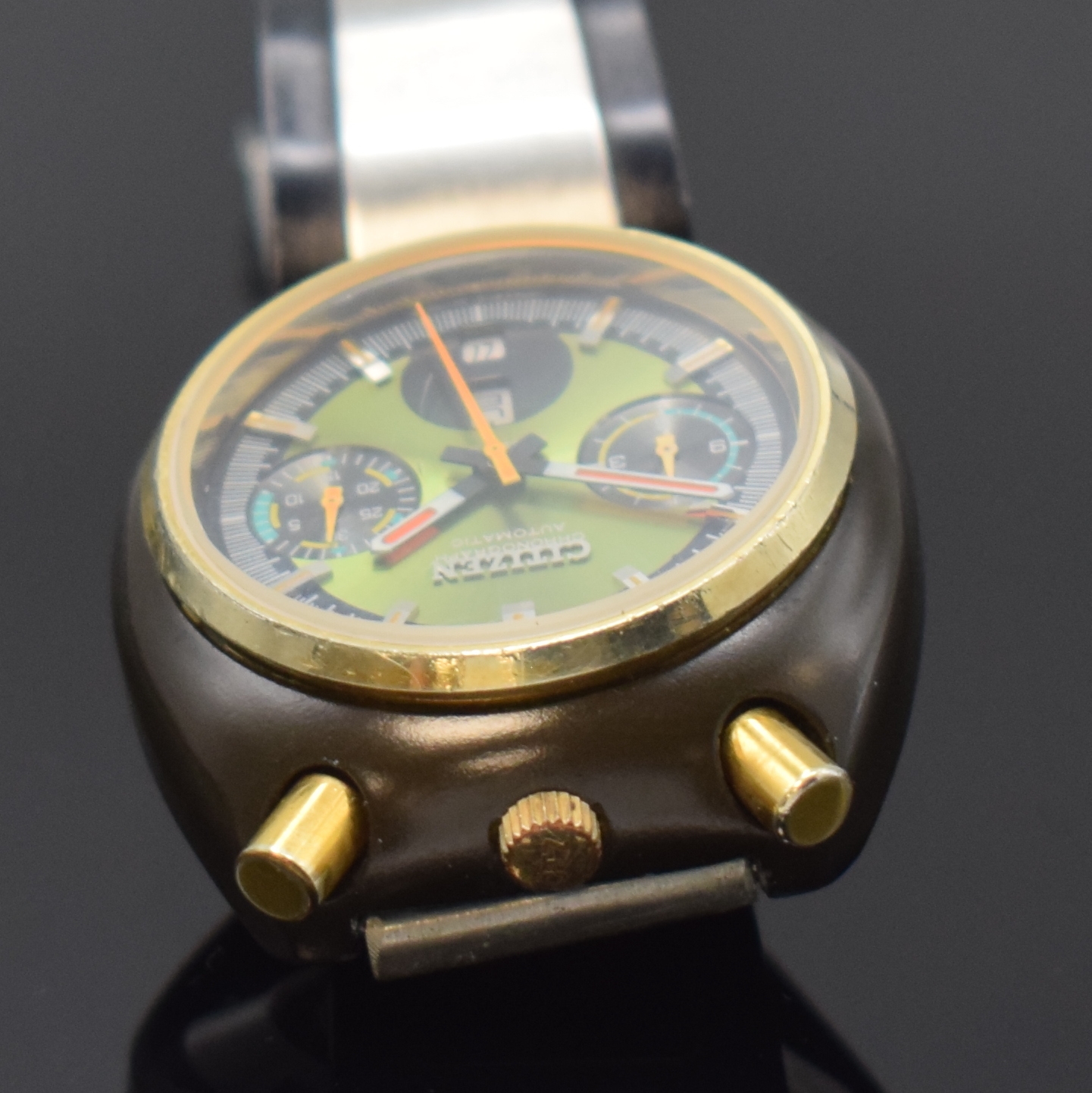 Detail c: CITIZEN Automatikchronograph sog. Bullhead Referenz 4-901088K, Automatik, Japan 1970er Jahre, dunkelgrün lackiertes Metallgeh. inkl. Gliederband m. ...