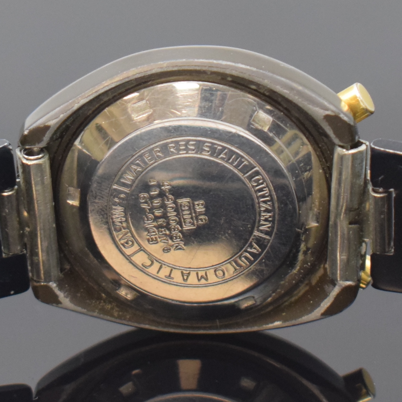 Detail d: CITIZEN Automatikchronograph sog. Bullhead Referenz 4-901088K, Automatik, Japan 1970er Jahre, dunkelgrün lackiertes Metallgeh. inkl. Gliederband m. ...