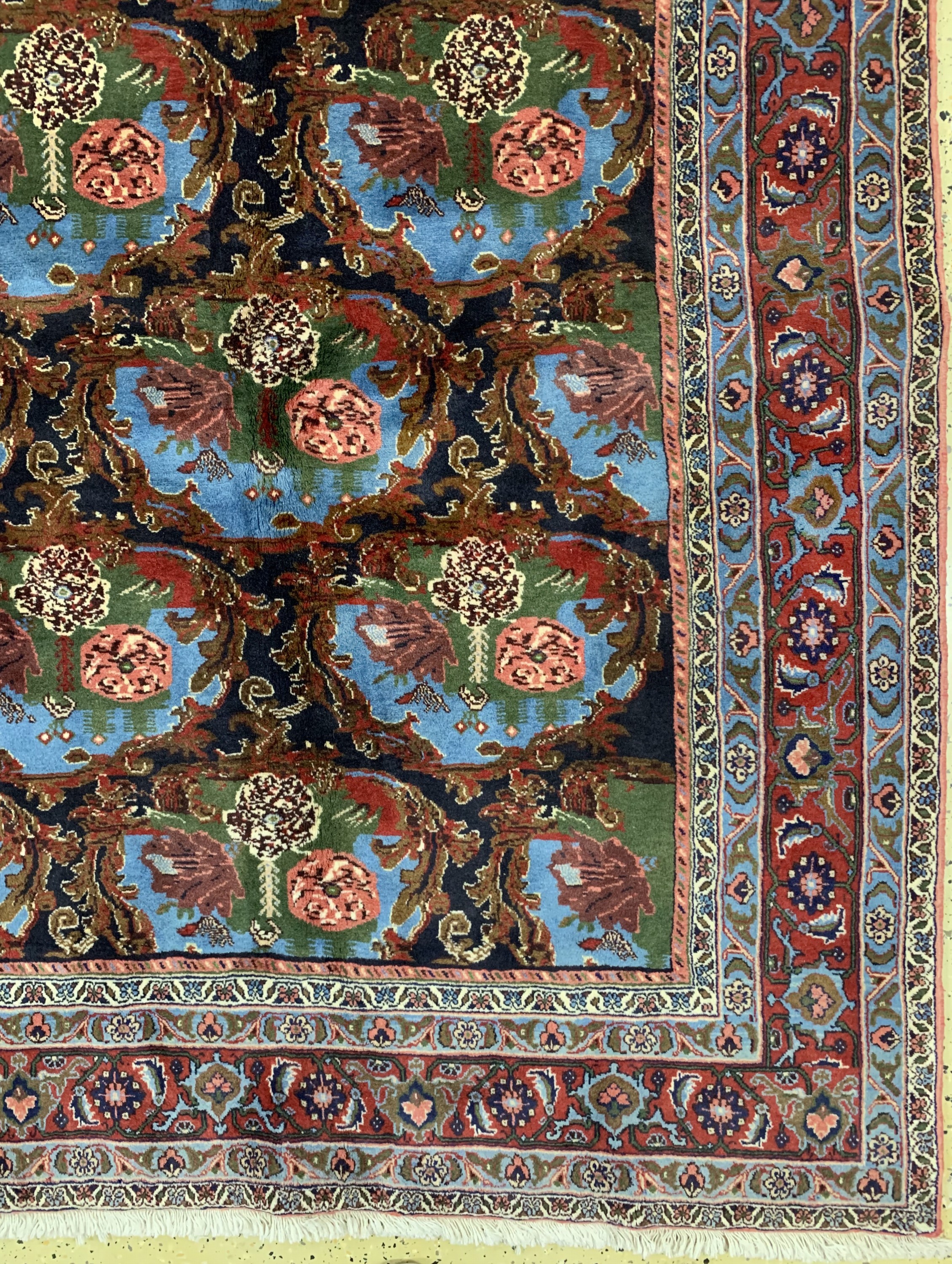 Detail a: Senneh fein, Persien, Ende 20.Jhd, Korkwolle, ca. 335 x 250 cm, EHZ: 1-2(nahezu Neuwertig).