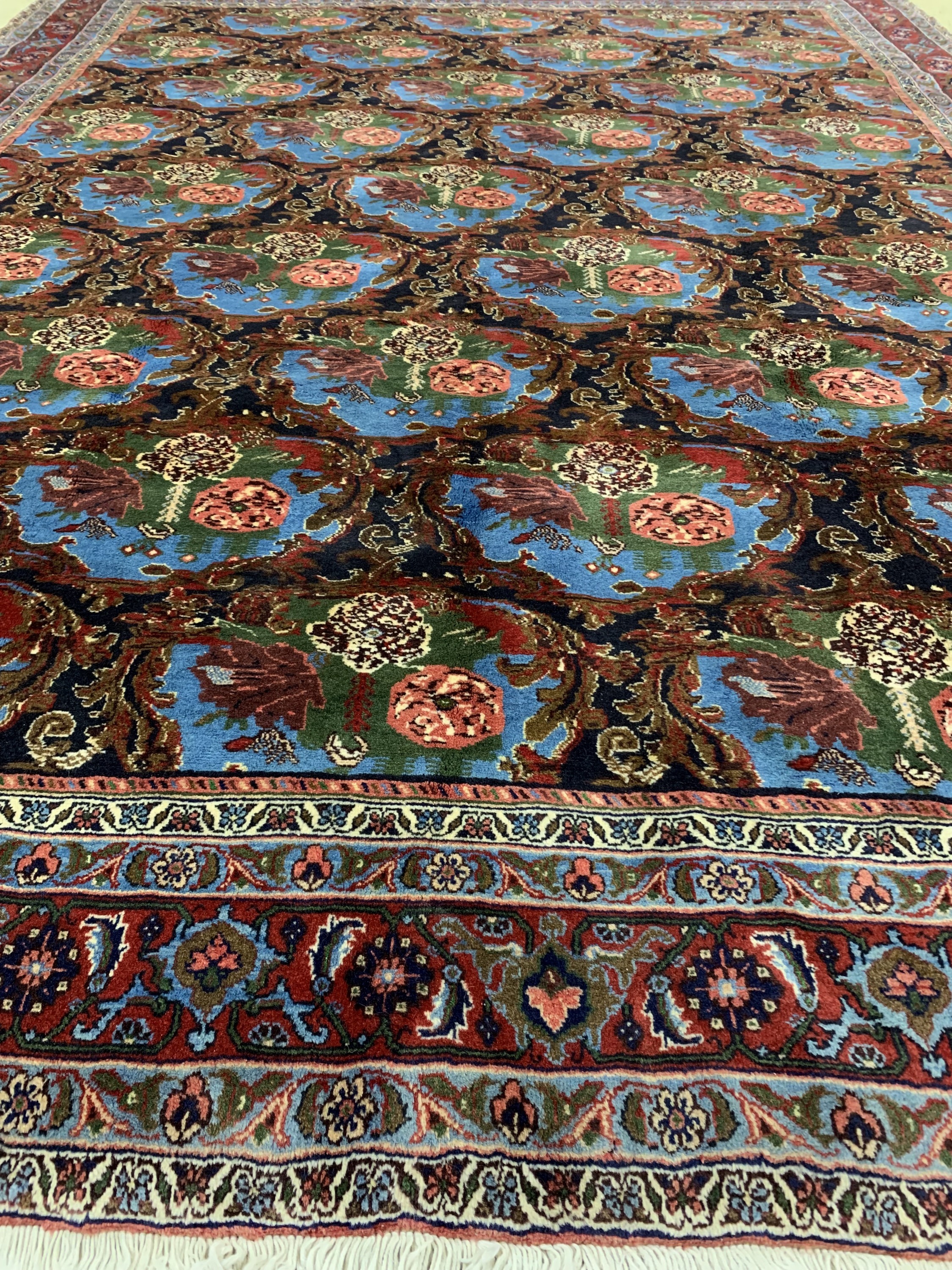 Detail f: Senneh fein, Persien, Ende 20.Jhd, Korkwolle, ca. 335 x 250 cm, EHZ: 1-2(nahezu Neuwertig).