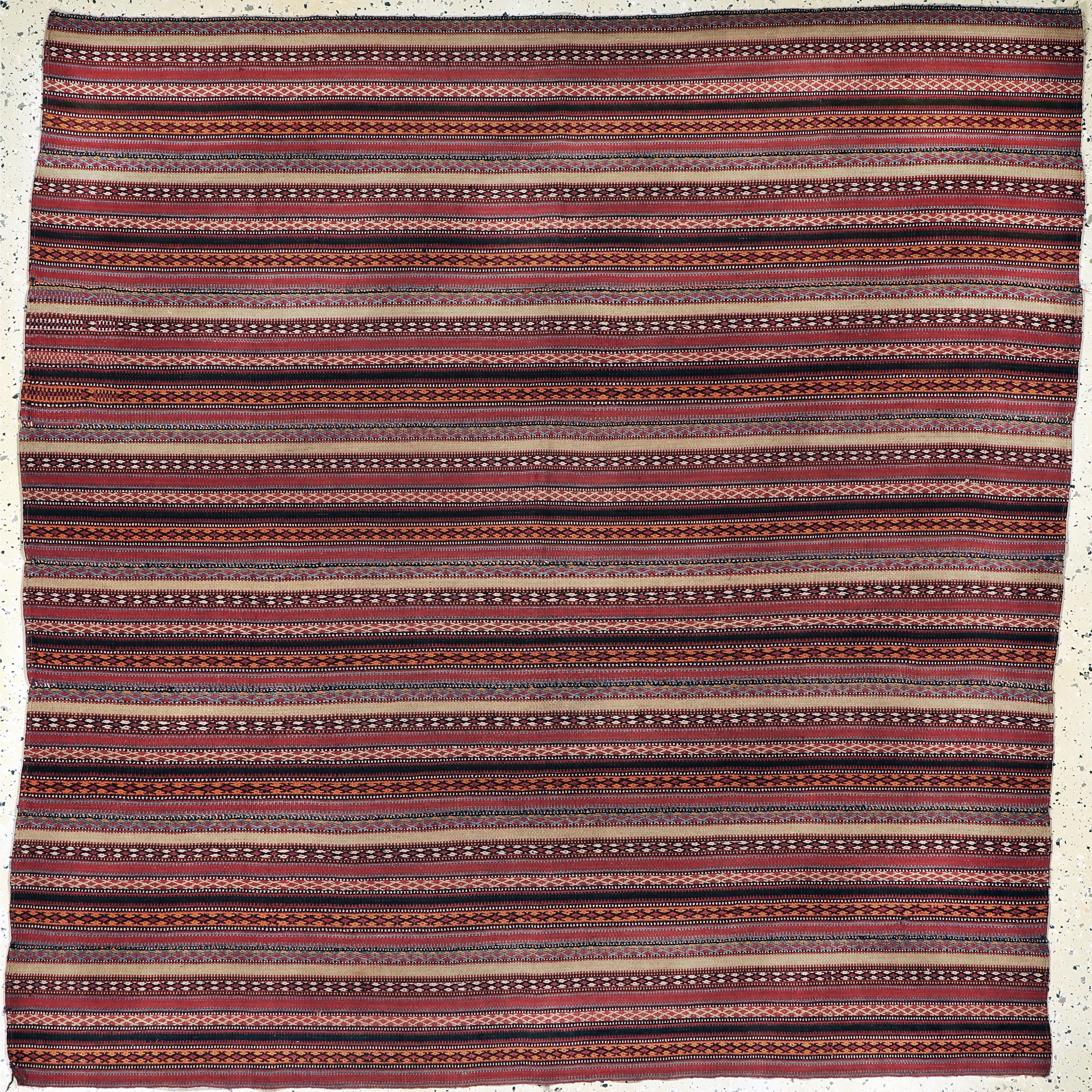 Djajim"Nomaden-Decke", Persien, Anfang 20.Jhd, Wolle auf Wolle, ca. 183 x 180 cm, EHZ: 2(8 Bahnig)