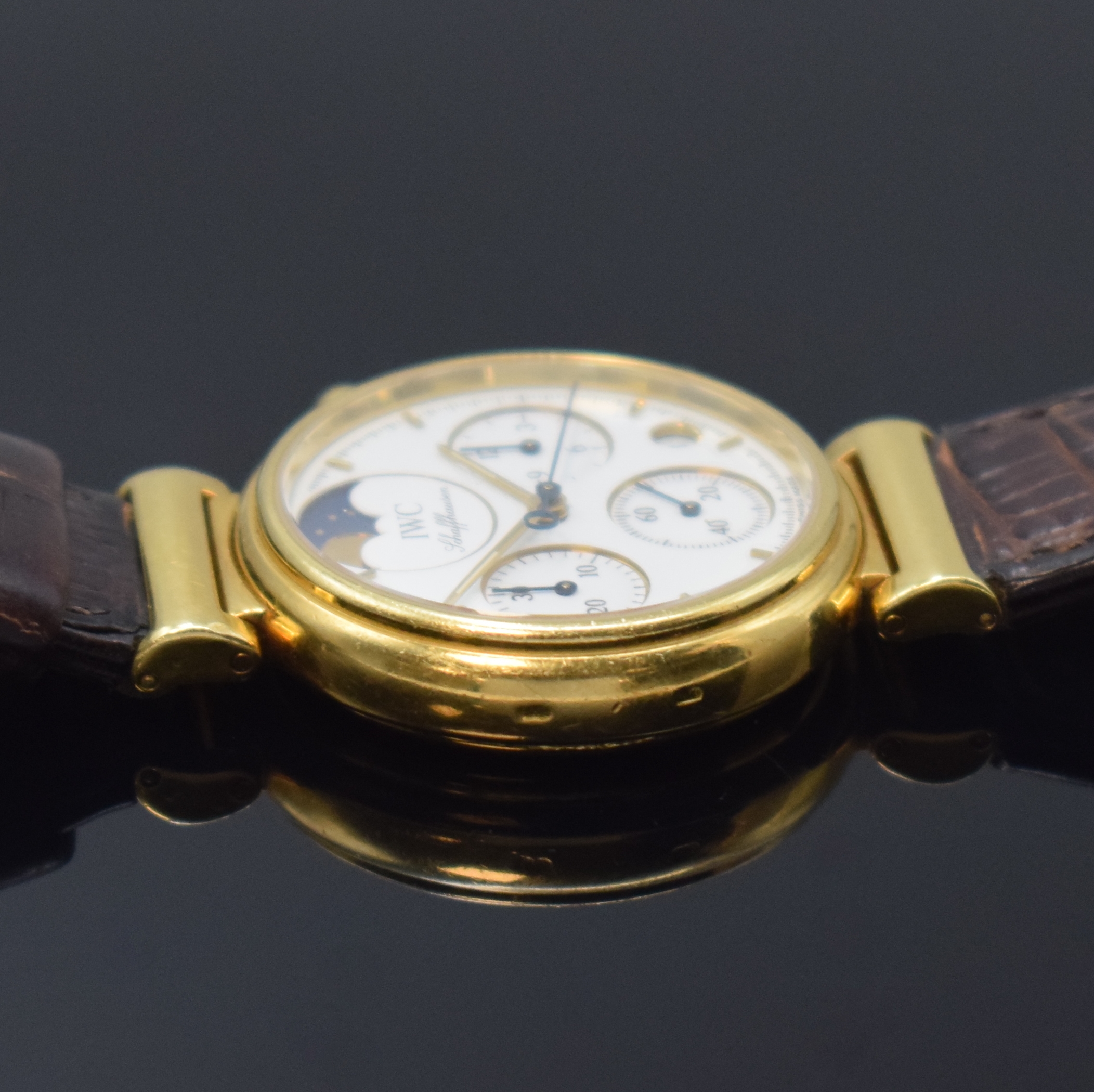 Detail e: IWC Da Vinci Damenchronograph in GG 750/000 Referenz 3735, Schweiz um 1995, quarz, Lederband m. orig. GG 750/000 Dornschl., Boden aufgedr., weißes ...