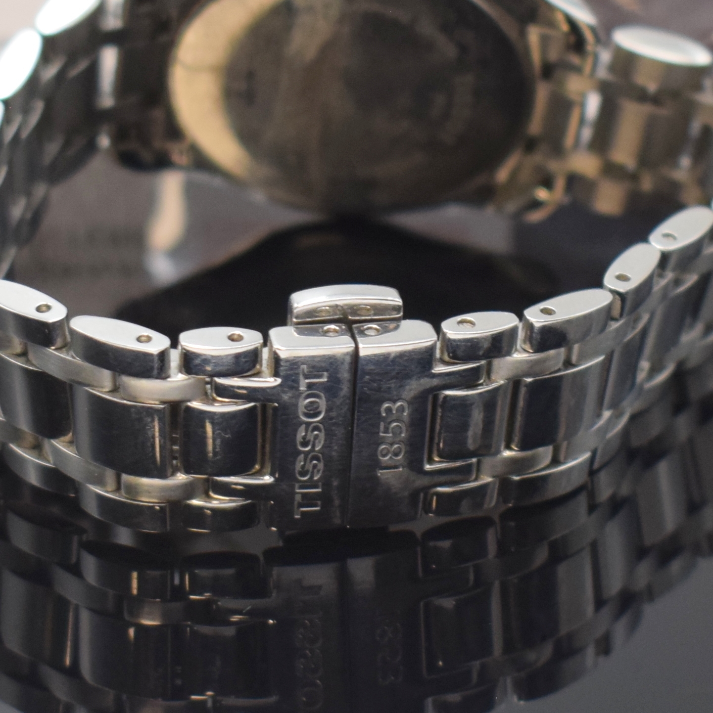 Detail b: TISSOT Damenarmbanduhr Couturier in Stahl mit Brillantlünette Referenz T035210, Schweiz verk. lt. beil. Garantie 06/2015, quarz, orig. Gliederband ...