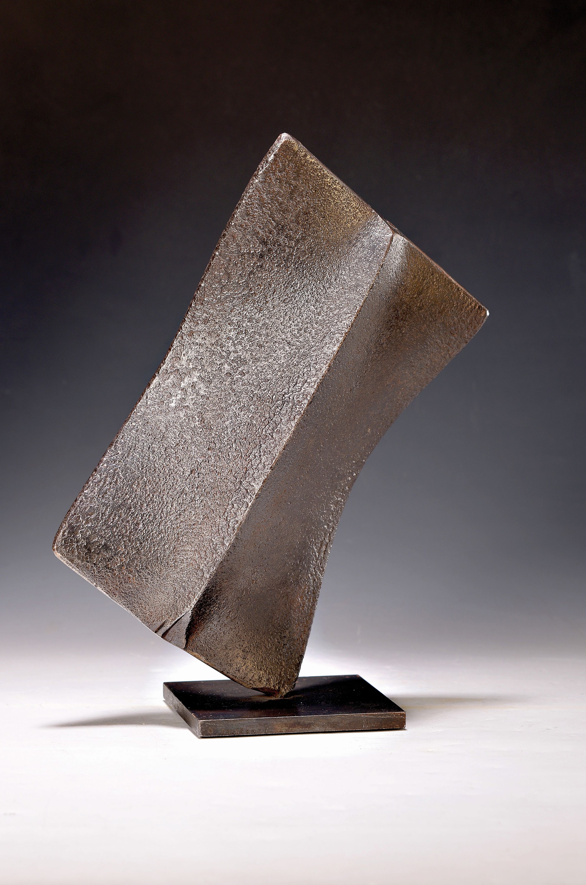 ---entfällt--- Michael Croissant, 1928 Landau-2002 München,Bronzeskulptur, sign., dat. 1988, num. 1/8, H. ca. 28cm, nach Steinmetzlehre Studium an ...