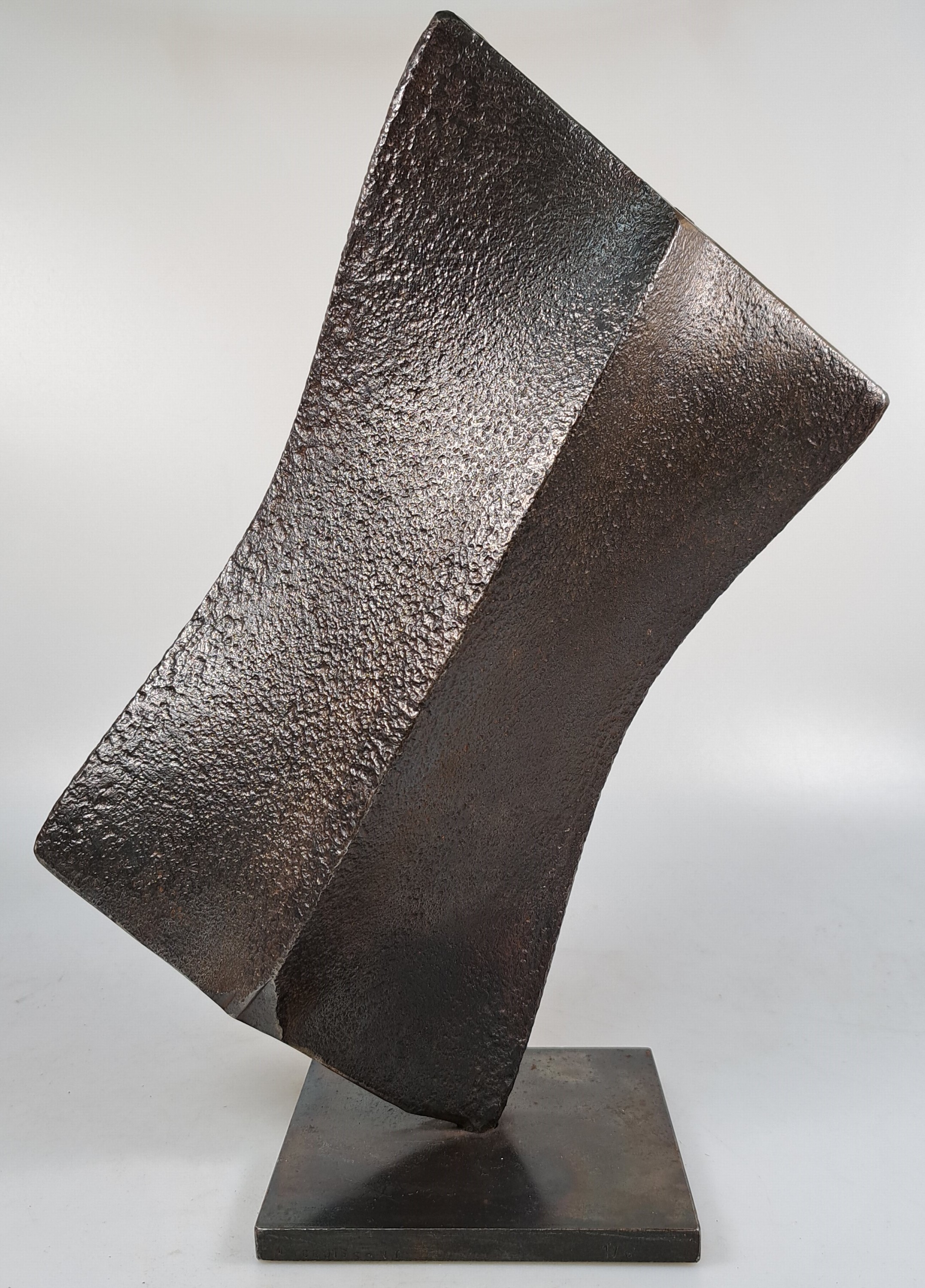 Detail k: ---entfällt--- Michael Croissant, 1928 Landau-2002 München,Bronzeskulptur, sign., dat. 1988, num. 1/8, H. ca. 28cm, nach Steinmetzlehre Studium an ...